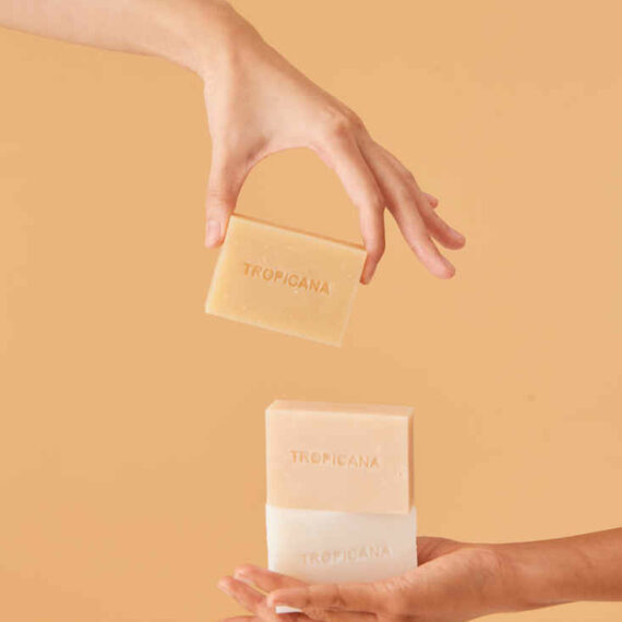 Tropicana สบู่ก้อน น้ำมันมะพร้าว เพิ่มความชุ่มชื้น ผิวแพ้ง่ายใช้ได้ มี 2 ขนาด 50/100 กรัม ฟองนุ่ม ละเอียด