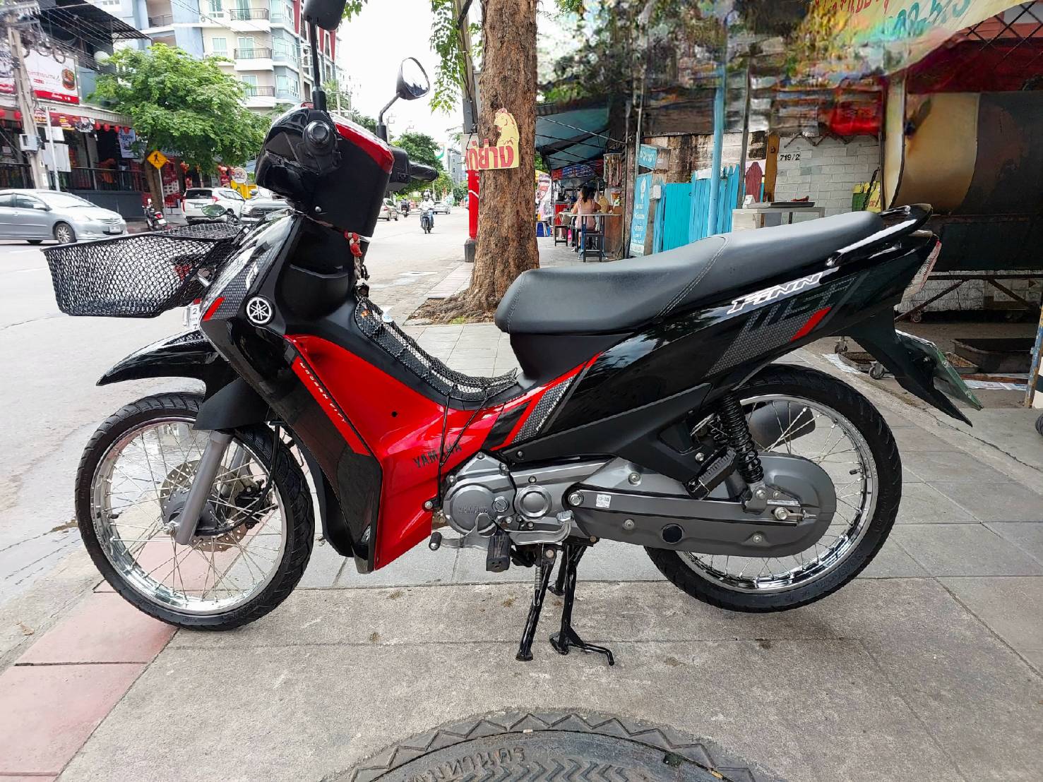 (ปิดการขาย) Yamaha finn สีดำ ปี 2022 สต้าทมือ รถปีเดียว