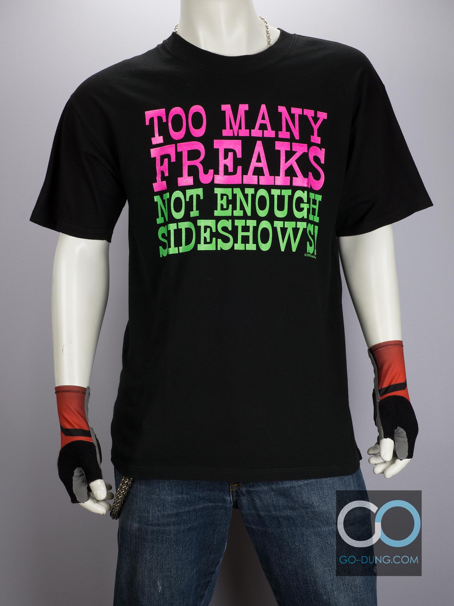 เสื้อยืดมือสอง GILDAN : TOO MANY FREAK NOT ENOUGH SIDESHOW ผ้า 100 คอตตอน
