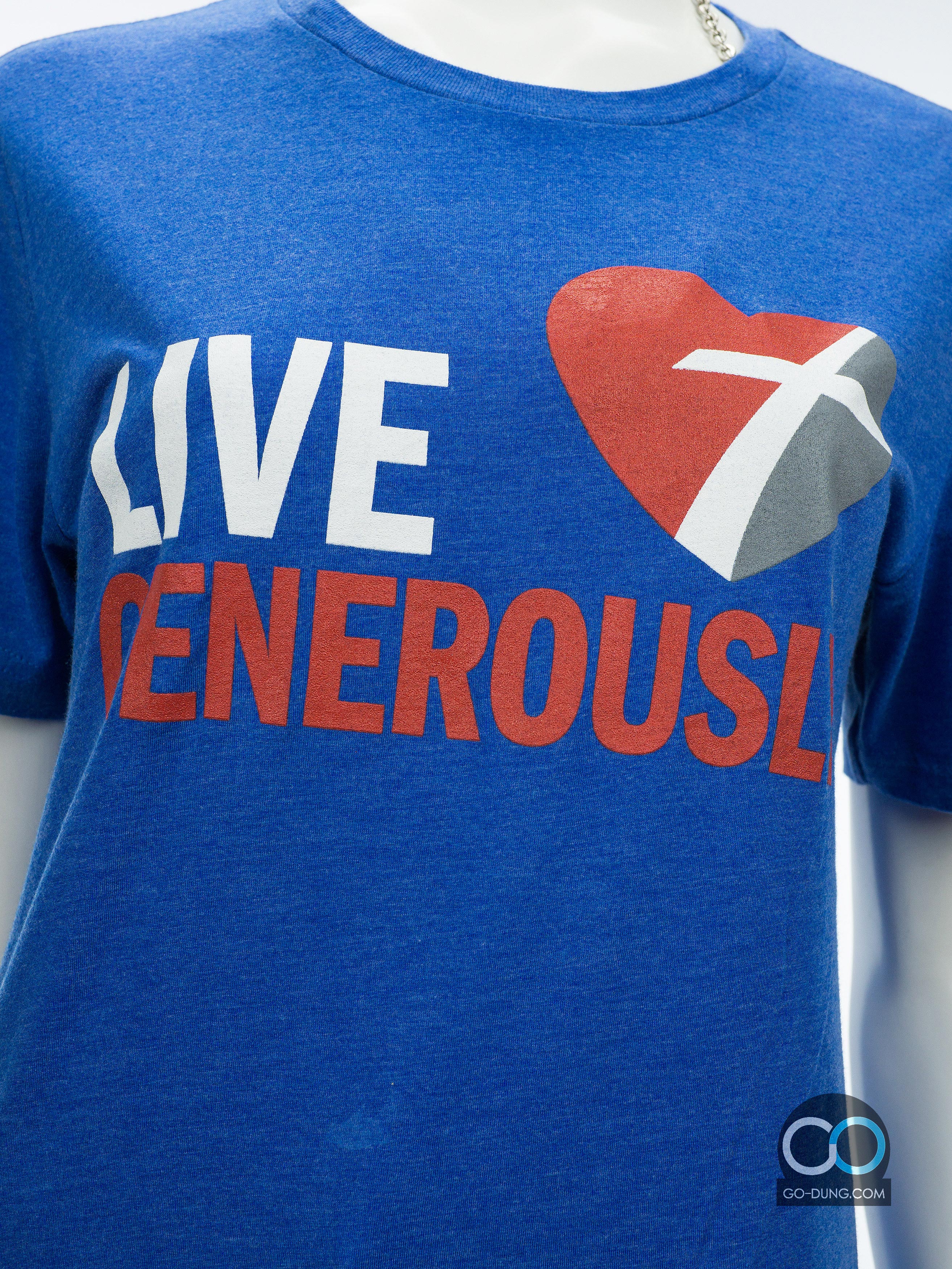 เสื้อยืดมือสอง CANVAS : LIVE GENEROUSL ผ้าผสมเรยอน ผ้าสามเนื้อ 25/50/25 ด้านหลังตรงกลางมีรอยเปื้อนสีขาว