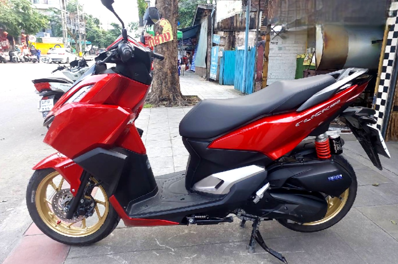 (ปิดการขาย) click 160 สีแดงแก้ว เงาสวย รถปี 65 รถปีเดียว รถบ้านมือเดียว