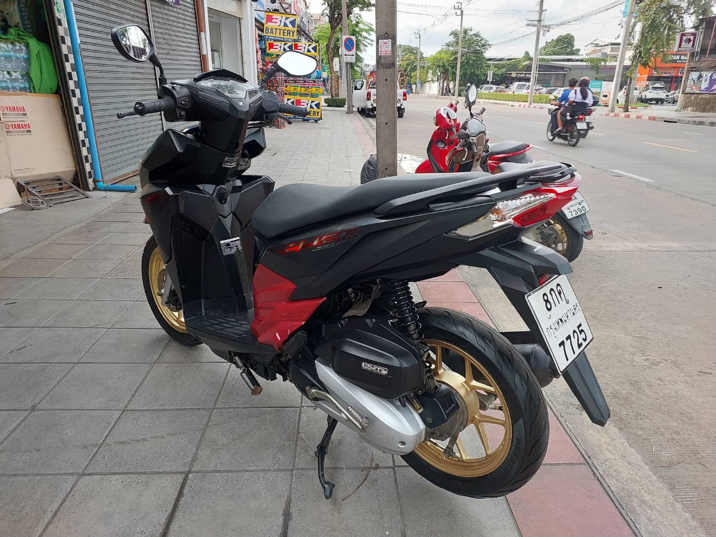 (ปิดการขายครับ) click 125 led สีดำด้าน ล้อแม็กซ์ เครื่องดี ทะเบียนกรุงเทพฯ