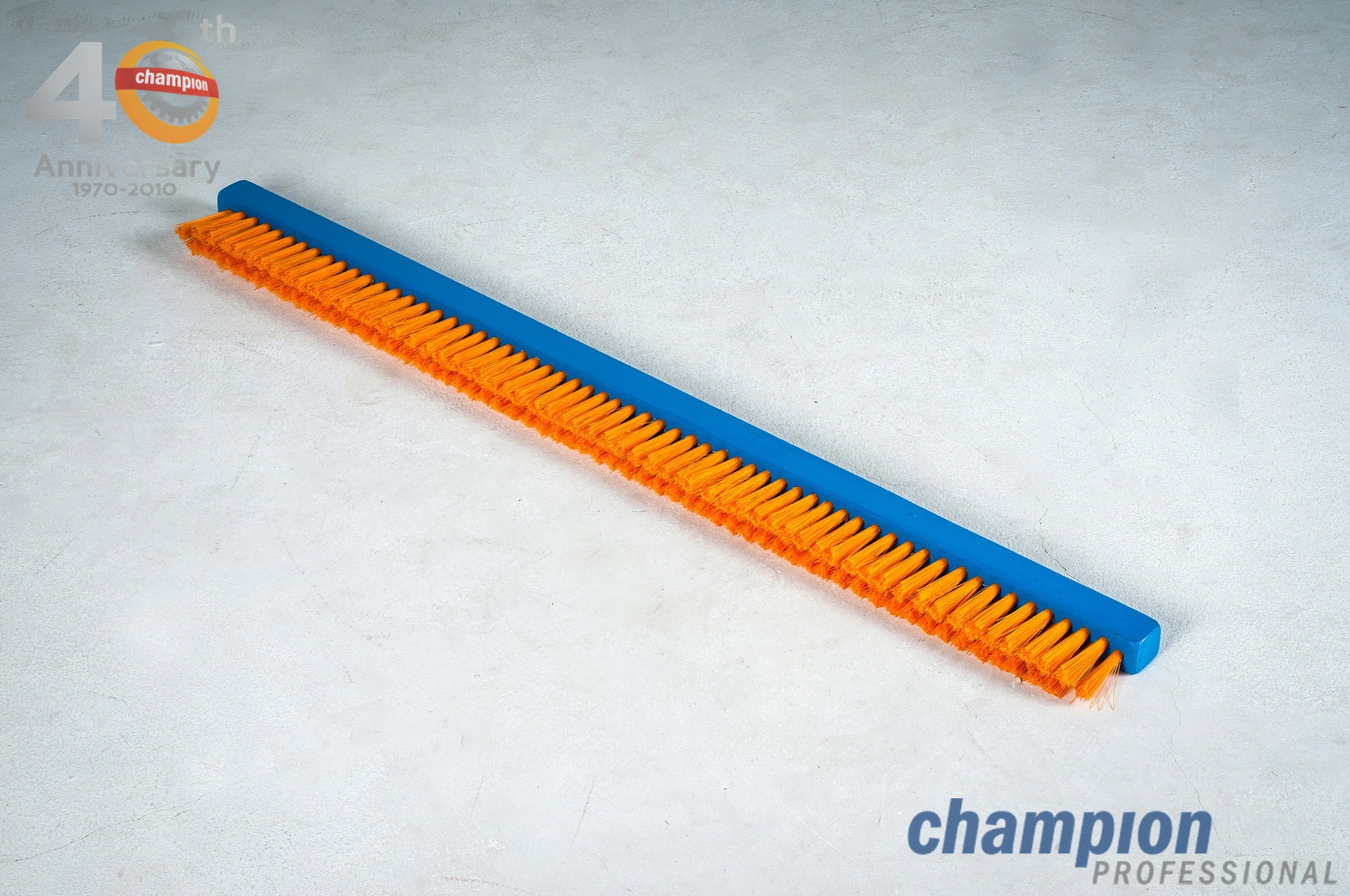 แปรงสำหรับทำความสะอาดร่องบันไดเลื่อน CHAMPION ขนาด 75 ซม. ขนอ่อน สีเหลือง