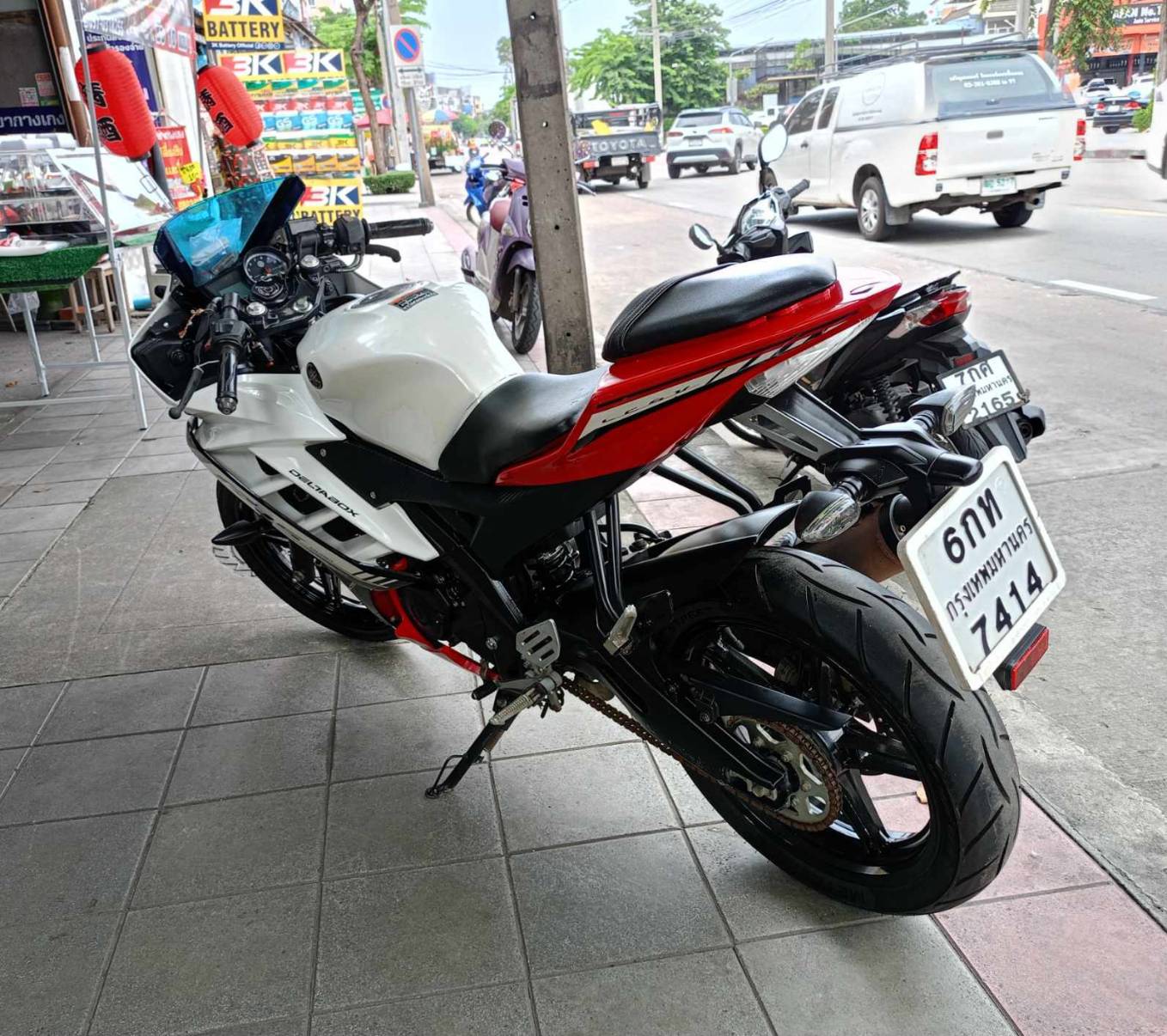 (ปิดการขายครับ) ส่งชลบุรีอีกคัน Yamaha r15 150 ซีๆ สีขาวดำแดง