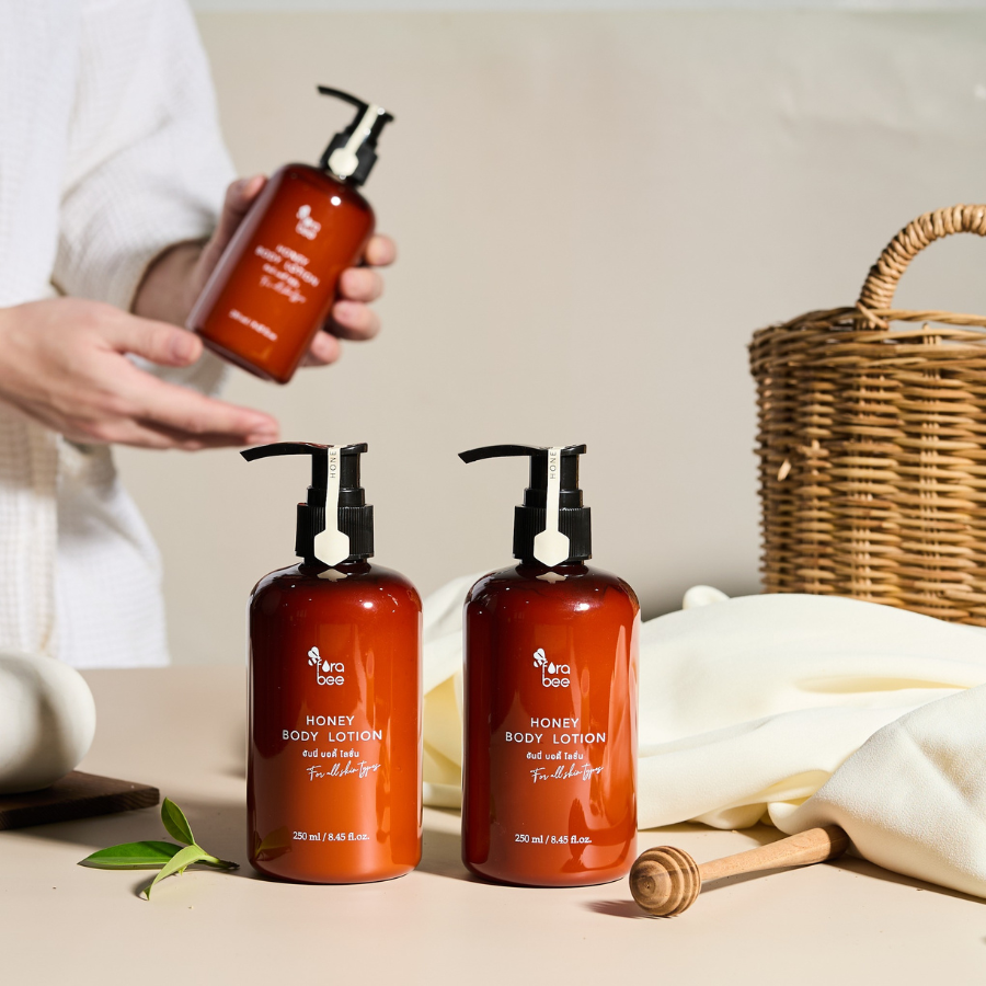 Fora bee Honey Body Lotion ขนาด 250 ml บอดี้ โลชั่น จากน้ำผึ้ง เนื้อครีมเนียนนุ่ม ไม่ทิ้งคราบเหนียว กลิ่นหอม ฟอร่า บี
