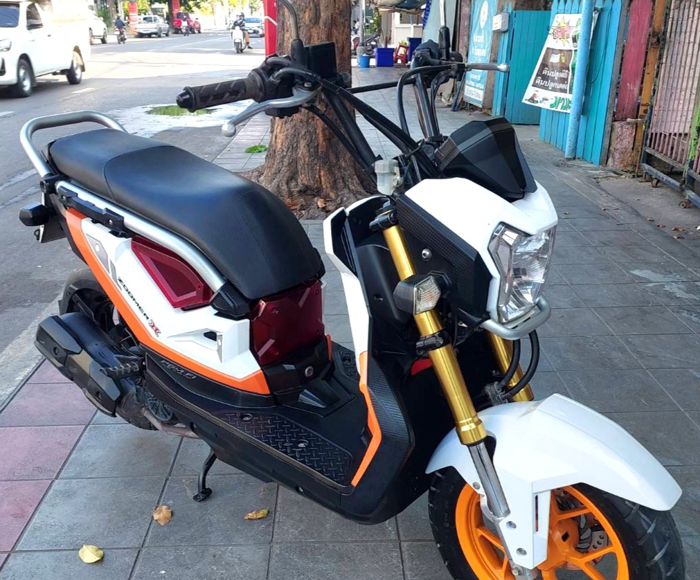 ปิดการขาย zoomer ขาวส้ม พร้อมส่ง ธรรมศาสตร์อีกคันครับ