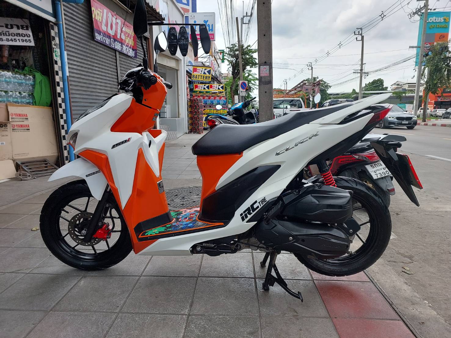 (มัดจำแล้วครับ) click 150 สีขาวส้ม 2020 ปีสูง