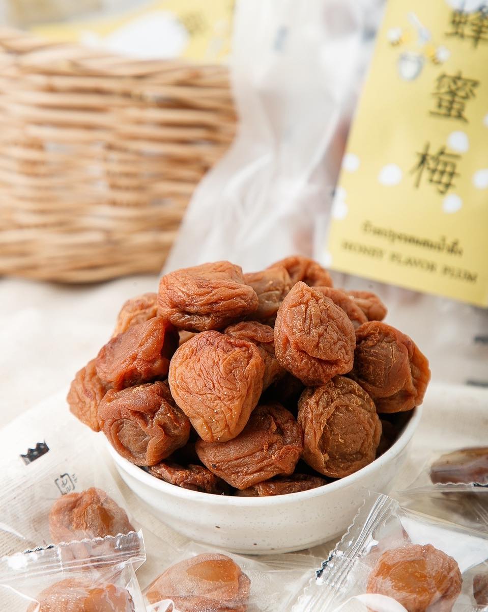 Hoshi บ๊วยญี่ปุ่น ปรุงรส ผสมน้ำผึ้ง seedless flavor plum ขนาด 100 กรัม