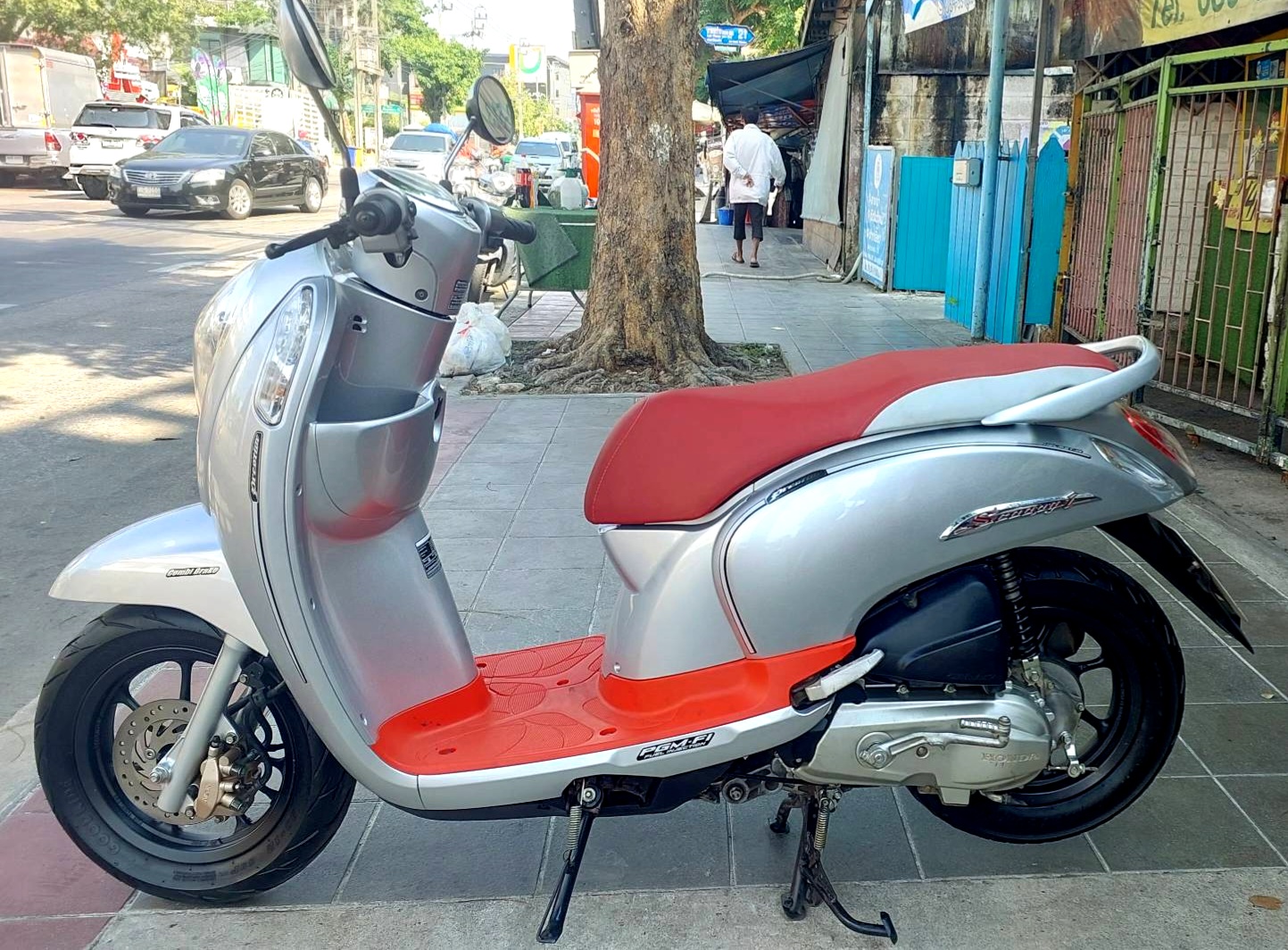 (ปิดการขายครับ ) scoopy i ตัว top ล้อแม็ก สีเทา สีสวย เครื่องดี