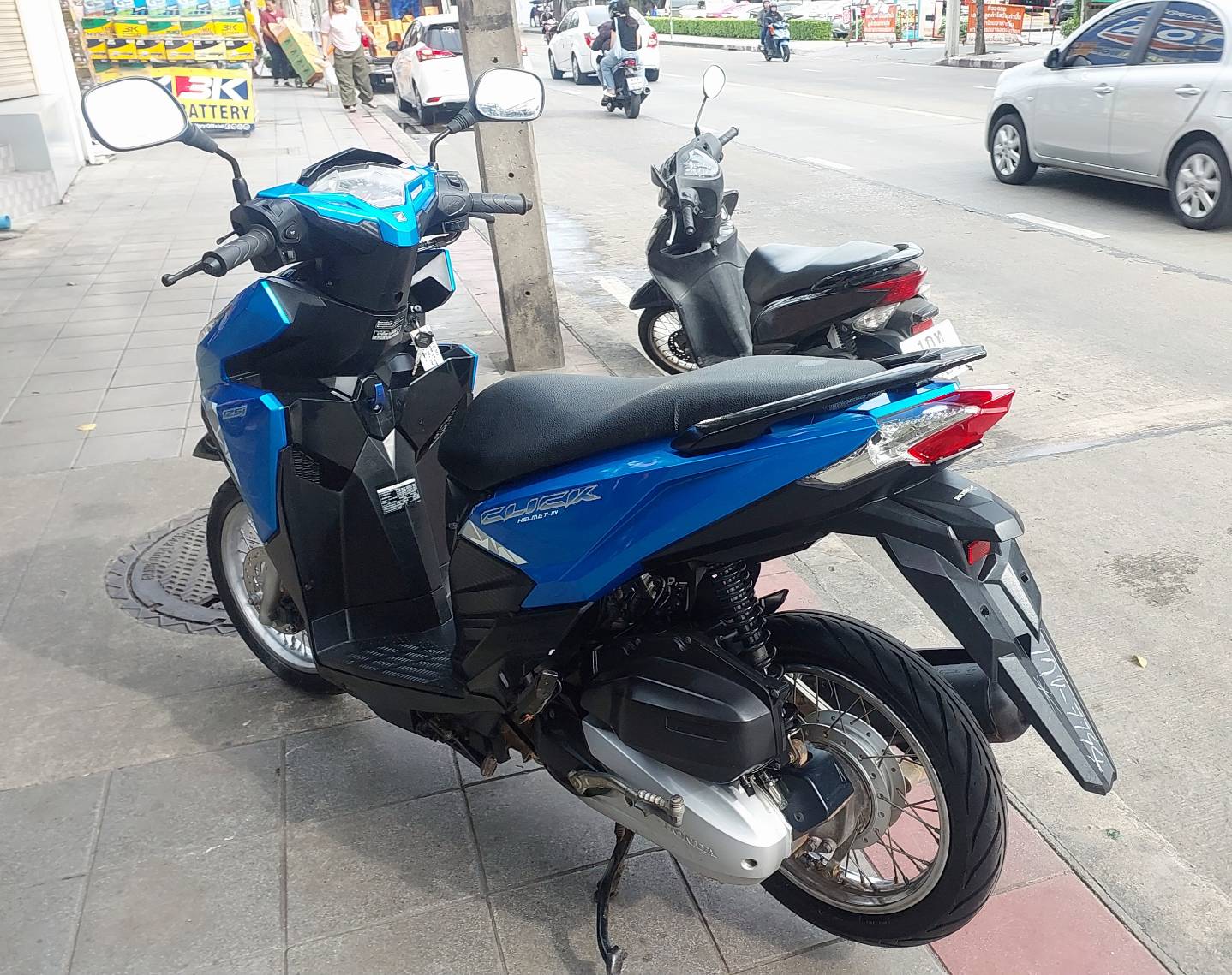 (ปิดการขายครับ) click 125 i 2017 สีน้ำเงิน รุ่นไฟหน้า led ฟรีโอนครับ