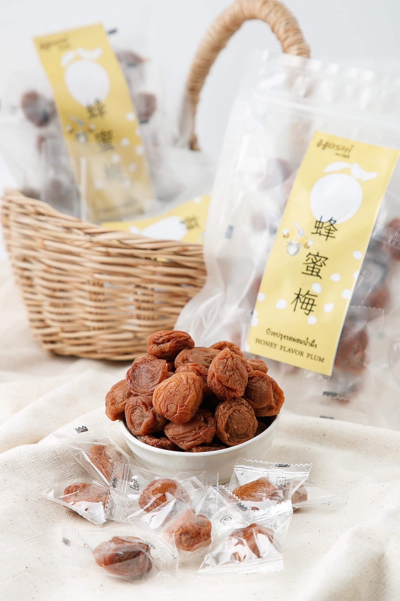 Hoshi บ๊วยญี่ปุ่น ปรุงรส ผสมน้ำผึ้ง seedless flavor plum ขนาด 100 กรัม