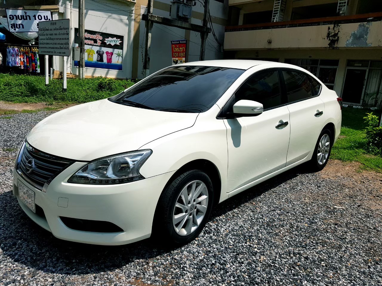 Nissan Sylphy ตัวท๊อบ 1600cc เกียร์ออโต้ ให้เช่า ราคา 1300 บาท/ วัน ที่...หาดแม่รำพึง ระยอง