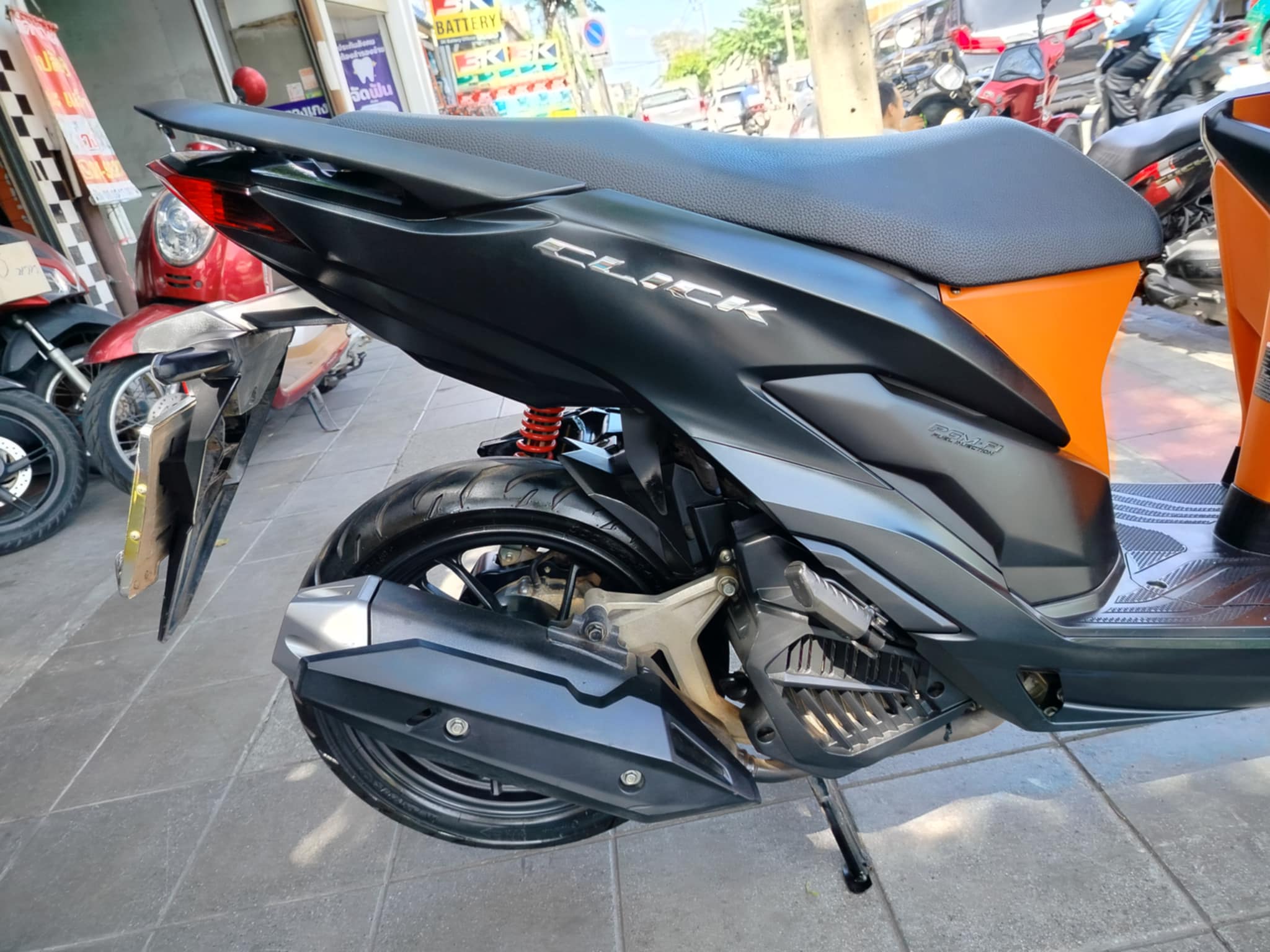 (ปิดการขายครับ) ลูกค้าประจำจัดไปอีก 1 คัน click 150 สีดำส้ม 2019