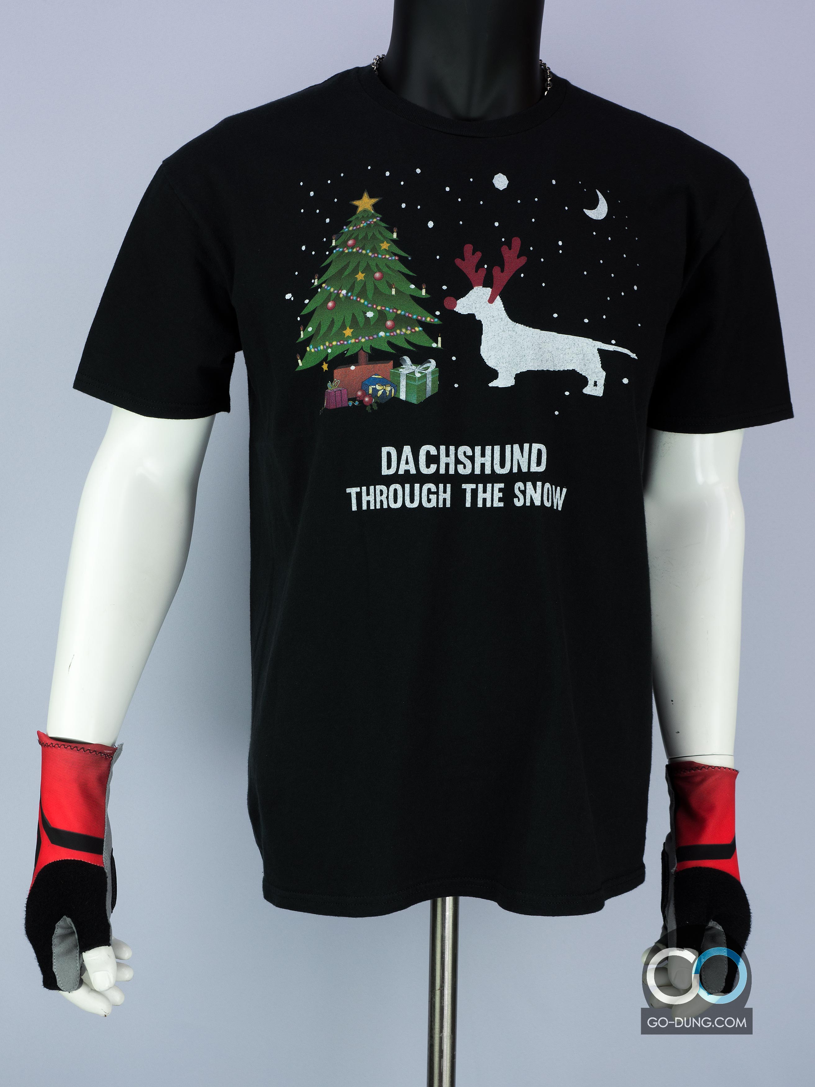 เสื้อยืดมือสอง DELTA : DACHSHUND THROUGH THE SNOW ผ้า 100 คอตตอน