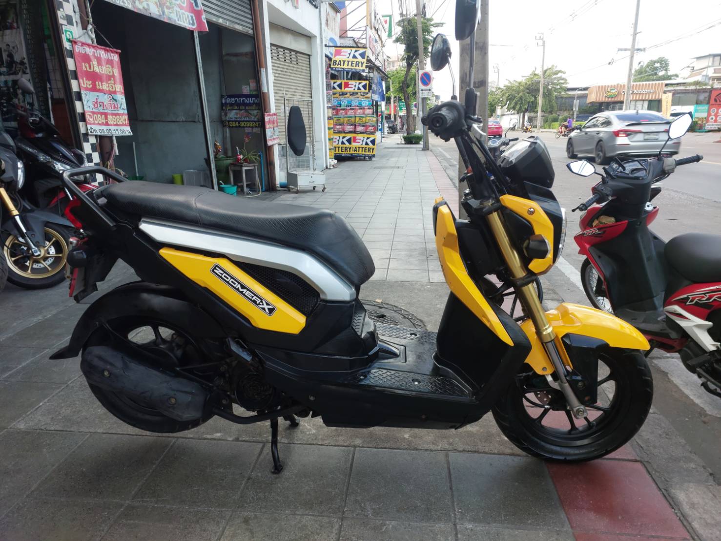 zoomer x สีเหลือง 2013