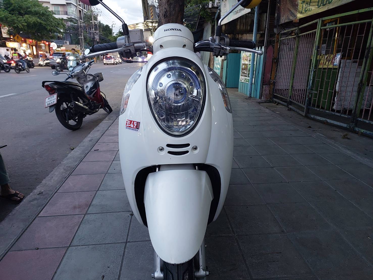 (ปิดการขายครับ) scoopy i สีขาว จดปี 59 รถบ้านมือเดียว ทะเบียนกรุงเทพฯิเล่มครบ