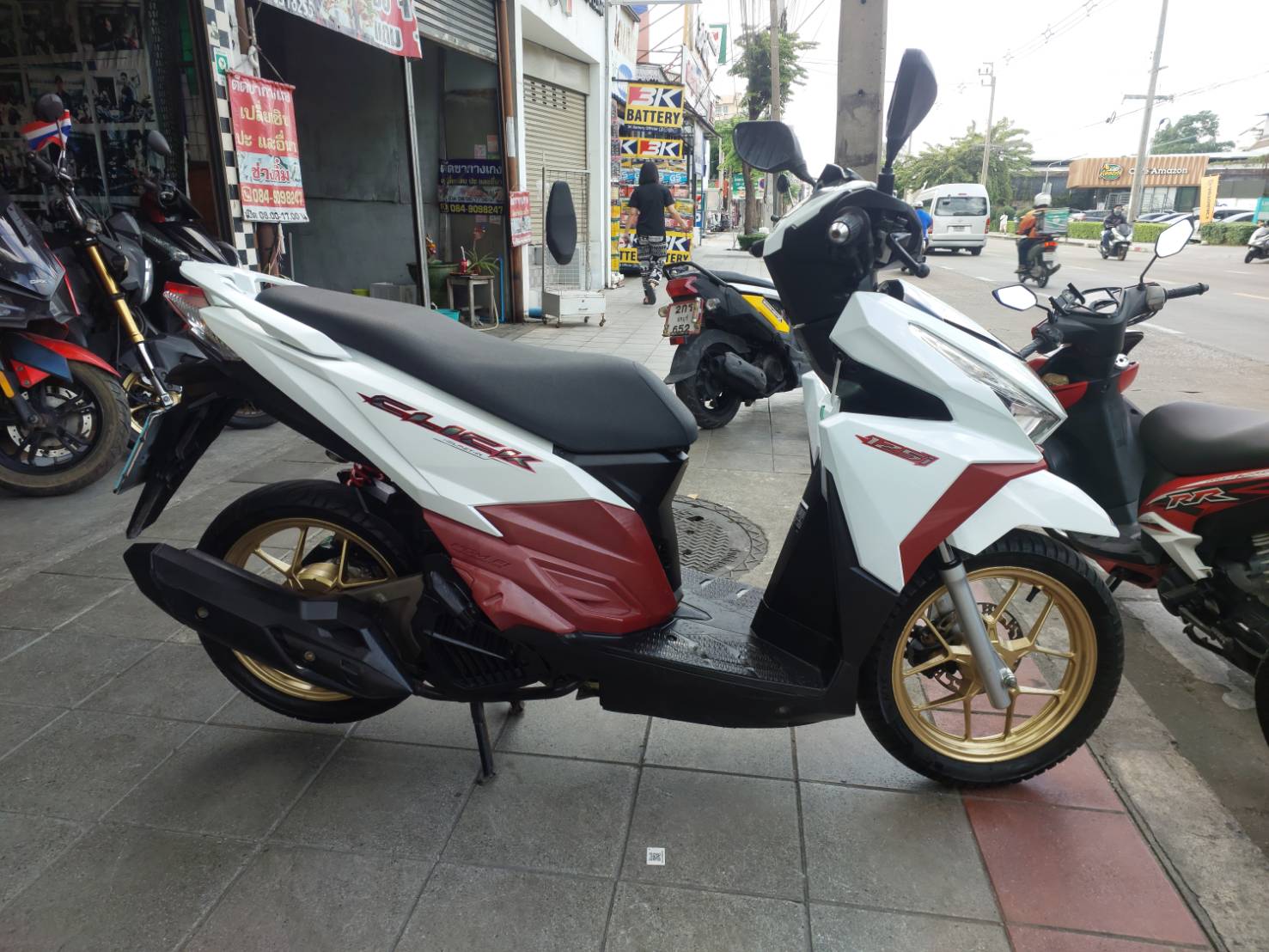 (ปิดการขาย) คลิก 125 LED สีขาว 2018 ล้อแม็กทอง