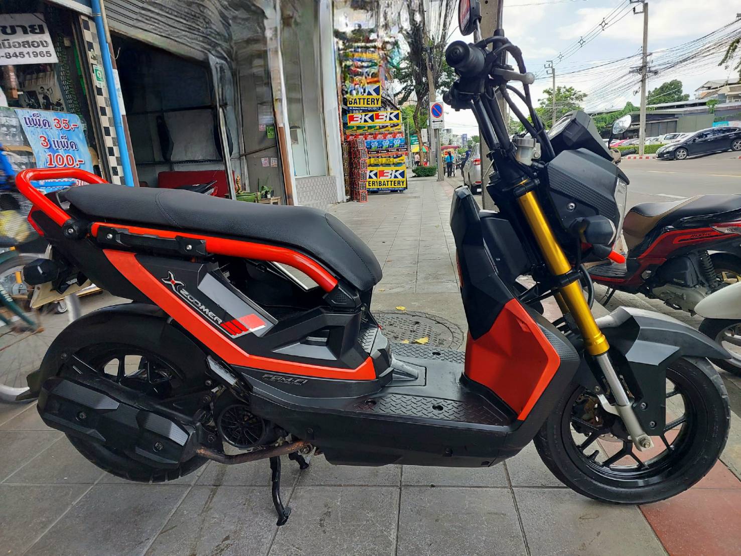 (ปิดการขาย) zoomer x สีดำแดง จดปี 2560 ไมล์ดิจิตอล เบลคคอมบาย มีระบบไอดีลิ่งสต็อป เฃ