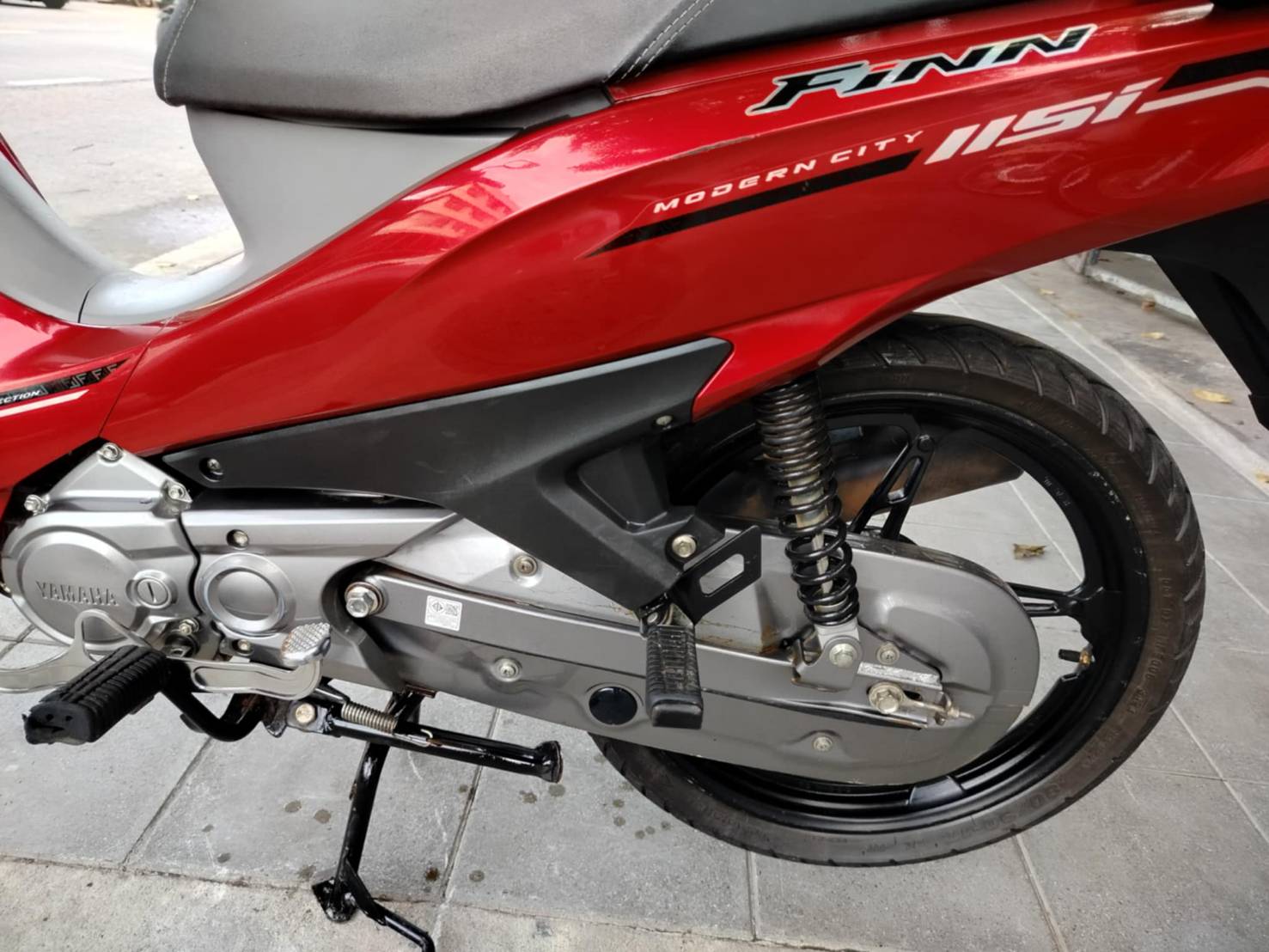 (ปิดการขายครับ) yamaha finn สีแดงตัวท็อปล้อแม็กสตาร์ทมือ จดทะเบียนปี 2024
