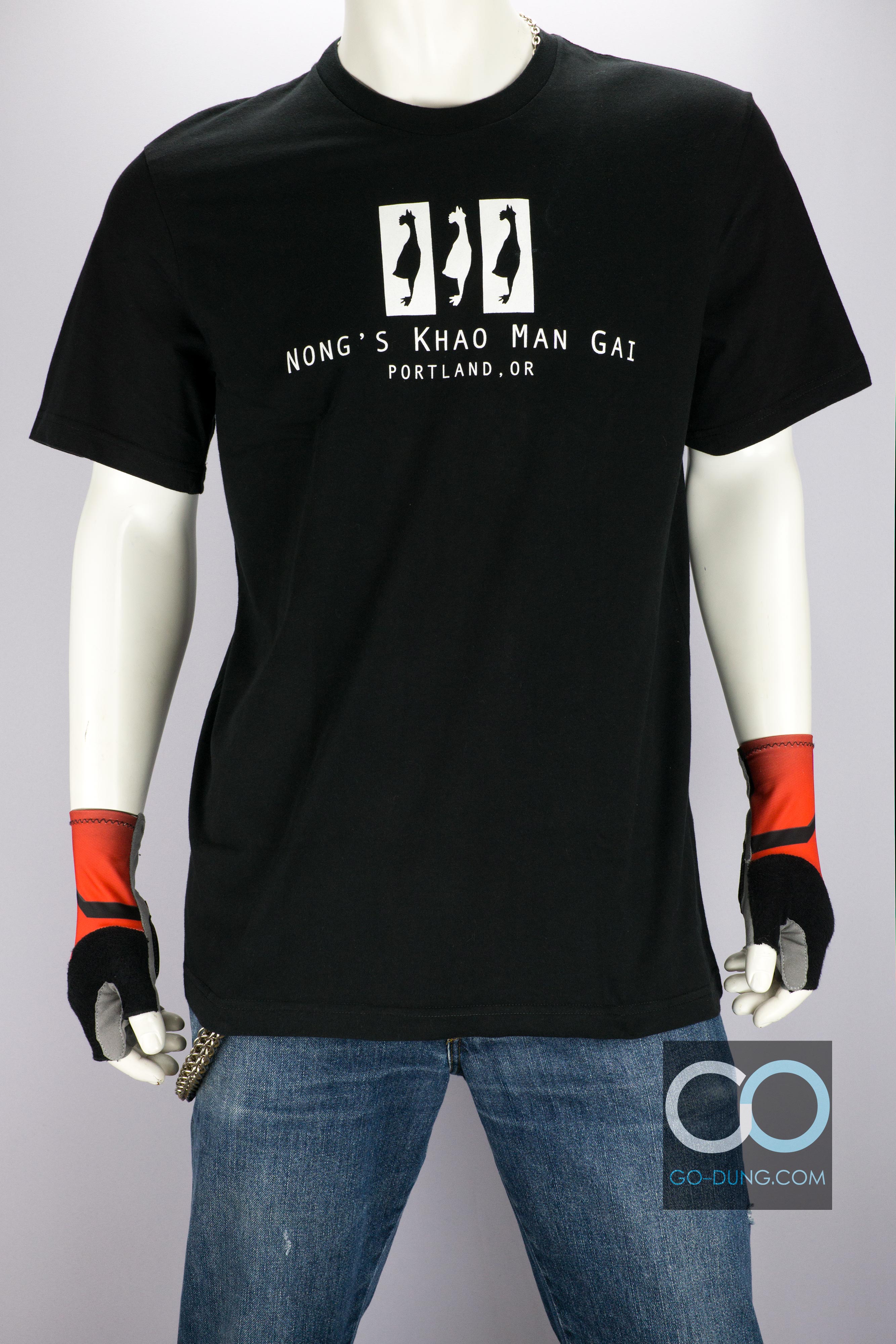 เสื้อยืดโฆษณามือสอง ร้านน้องข้าวมันไก่ CANVAS : NONG'S KHOA MAN KAI ร้านข้าวมันไก่โดยคนไทยในอเมริกา