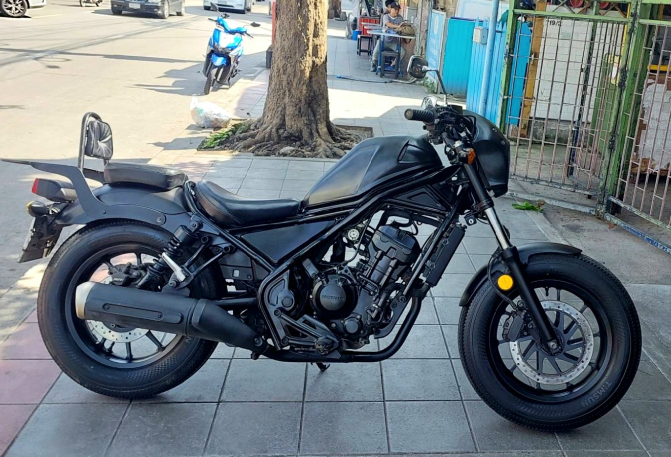 (รับรถแล้วครับ) ลูกค้ามาตาก สวีเดน rebel 300 สีดำ แต่หล่อเท่ๆเลย