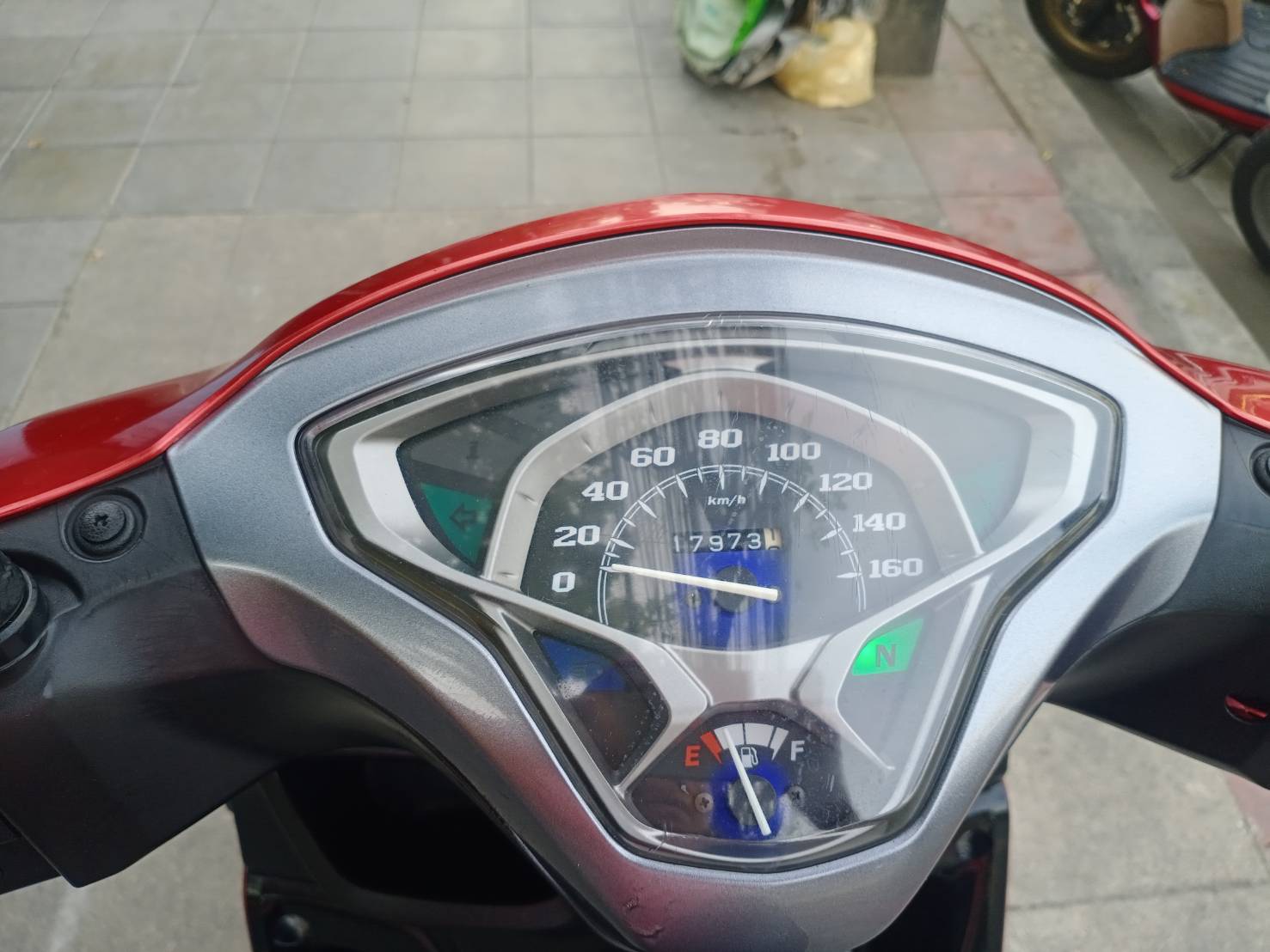 (ปิดการขาย)พร้อมส่งนครปฐมครับ finn สีแดง ตัวท็อปล้อแม็กสตาร์ทมือ