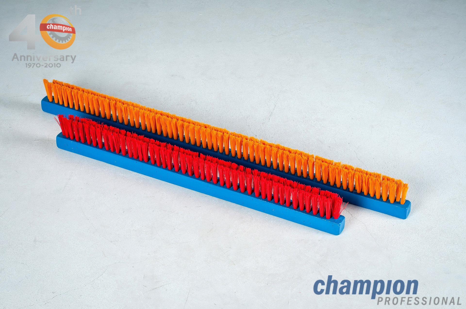 แปรงสำหรับทำความสะอาดร่องบันไดเลื่อน CHAMPION ขนาด 75 ซม. ขนอ่อน สีเหลือง