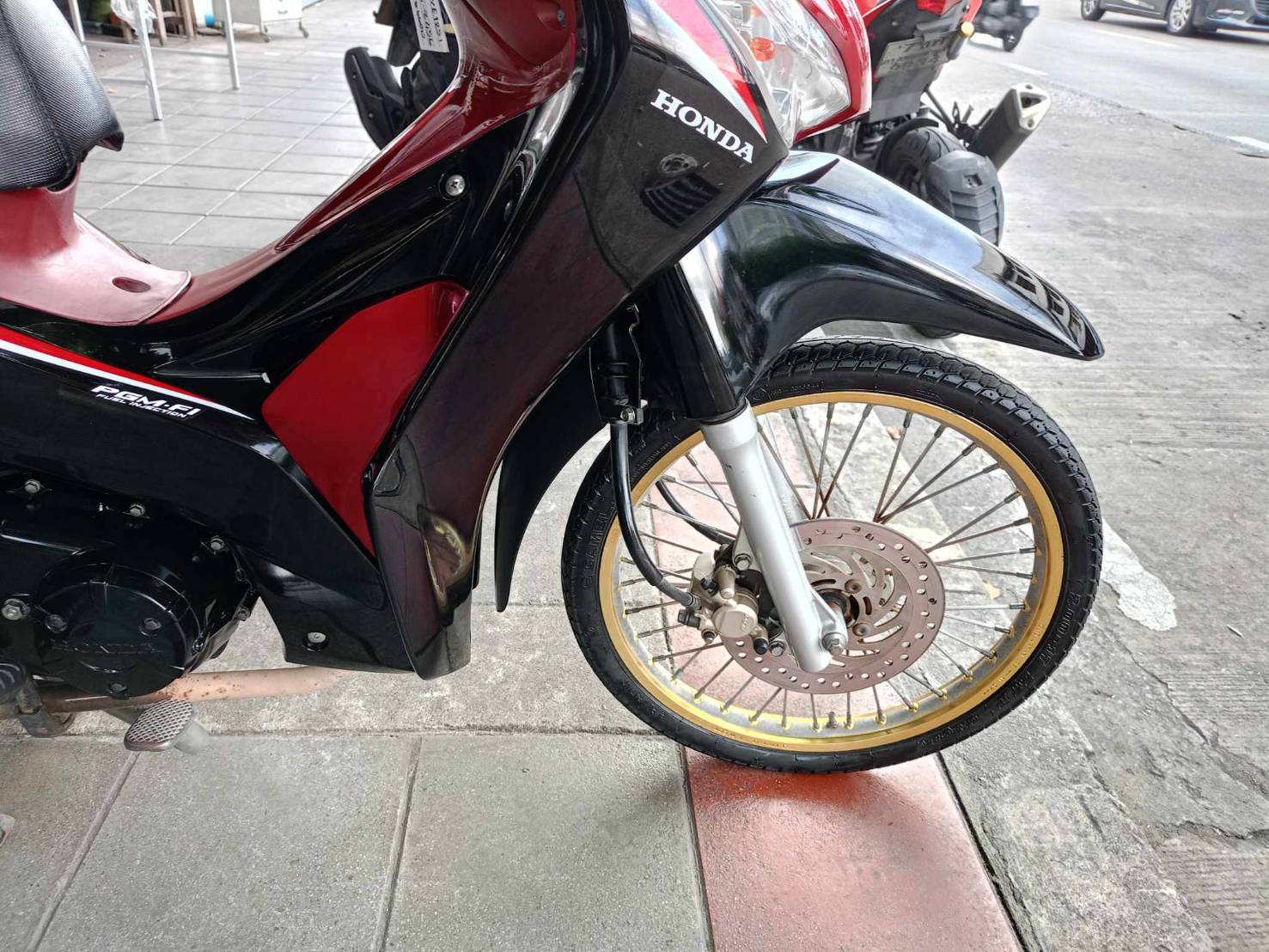 👪ขอบคุณลูกค้าที่ไว้วางใจรถจองเราครับ wave 125 สีดำแดง ปลาวาฬ แต่งสวย เครื่องเดิม