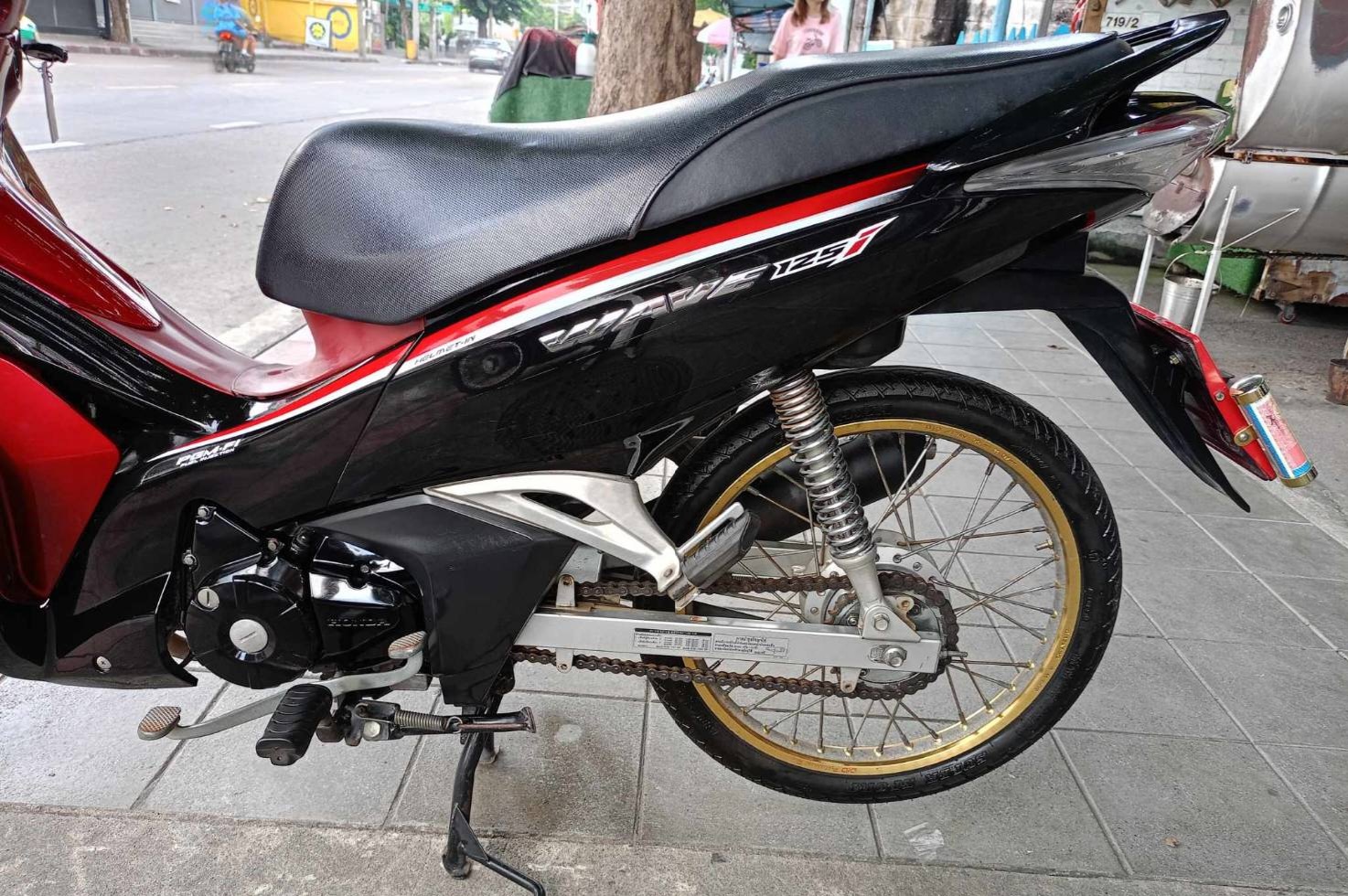 👪ขอบคุณลูกค้าที่ไว้วางใจรถจองเราครับ wave 125 สีดำแดง ปลาวาฬ แต่งสวย เครื่องเดิม