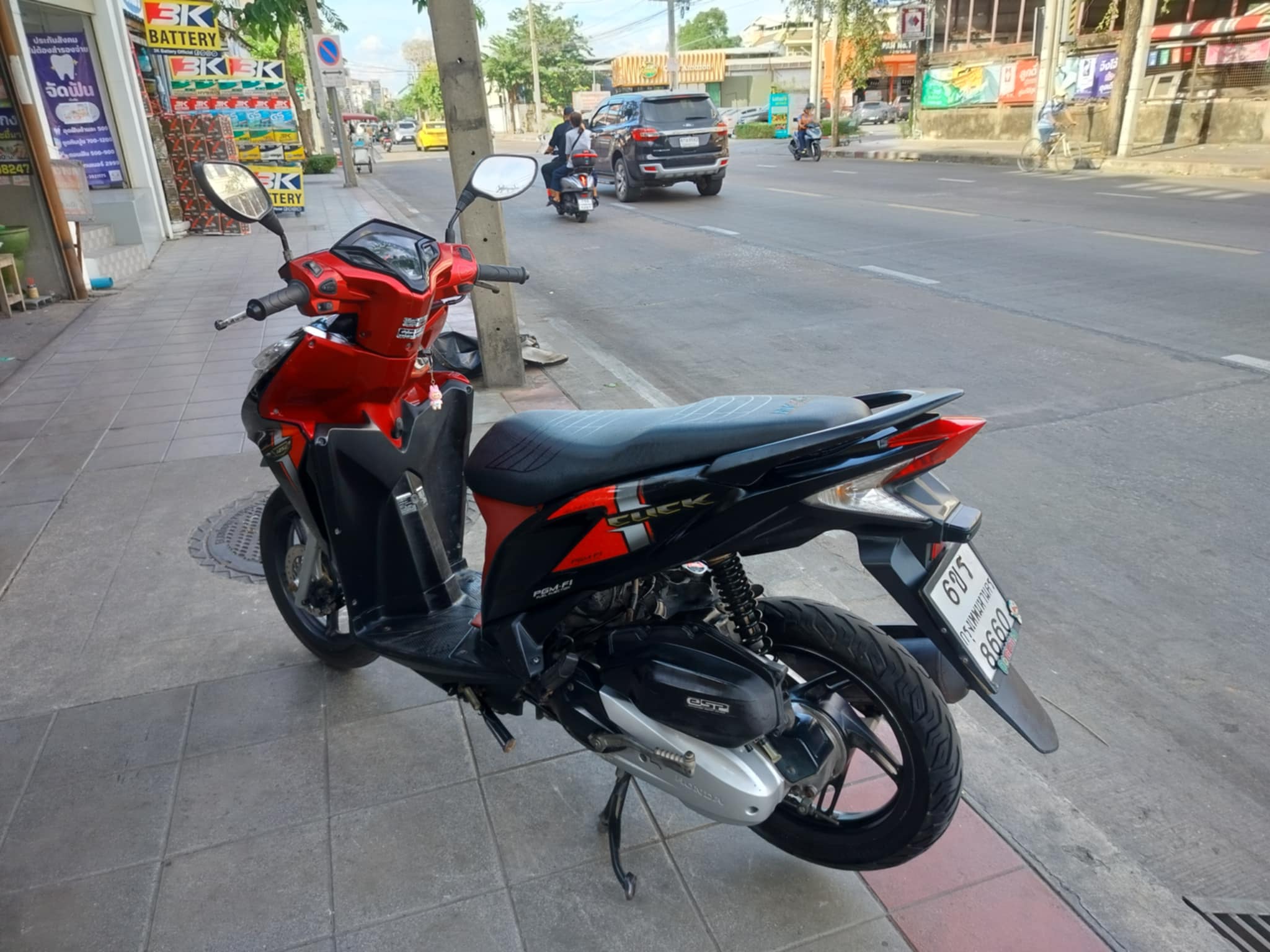 (ปิดการขาย) click 125 สีแดง ลูกค้าเก่าเคยซื้อ 3 ปีแล้วมาซื้ออีกคันครับ