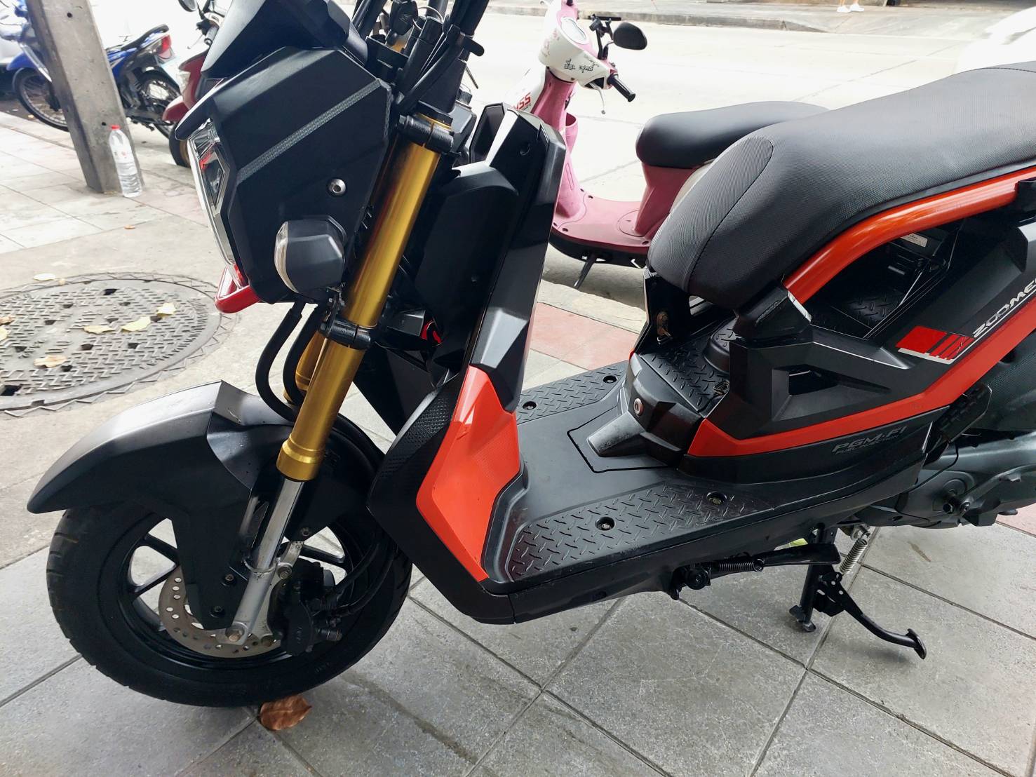 (ปิดการขาย) zoomer x สีดำแดง จดปี 2560 ไมล์ดิจิตอล เบลคคอมบาย มีระบบไอดีลิ่งสต็อป เฃ