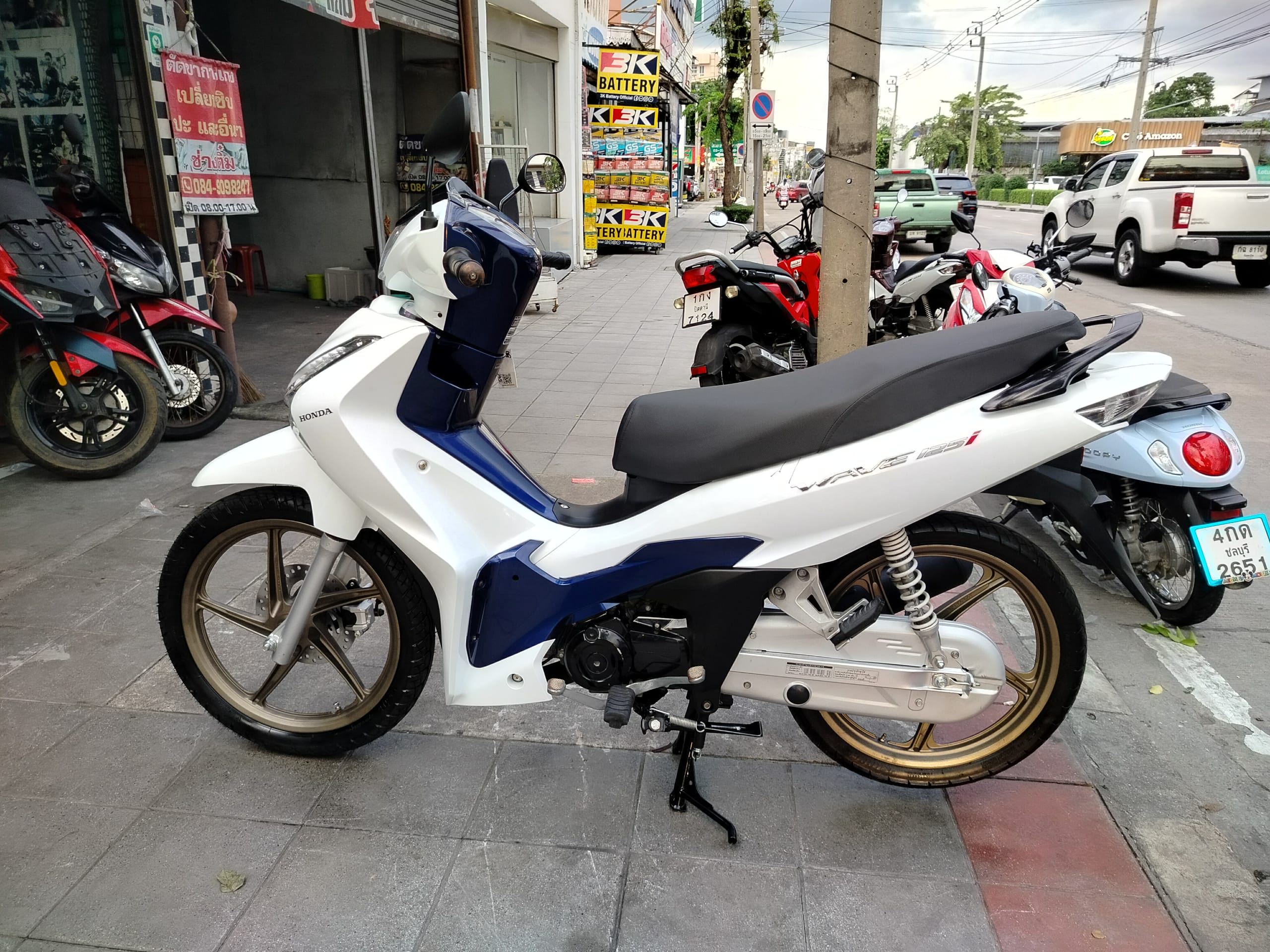 เวฟ 125 i สีขาวน้ำเงิน 2024 ไมล์ดิจิตอล