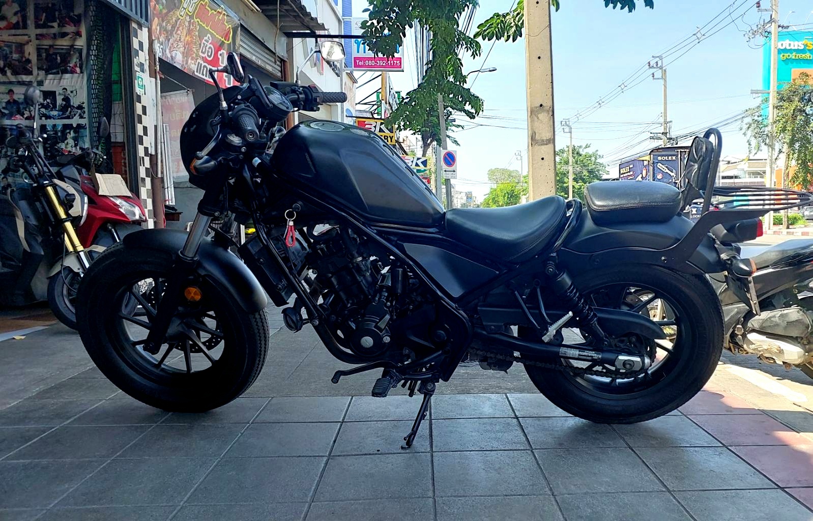 (รับรถแล้วครับ) ลูกค้ามาตาก สวีเดน rebel 300 สีดำ แต่หล่อเท่ๆเลย