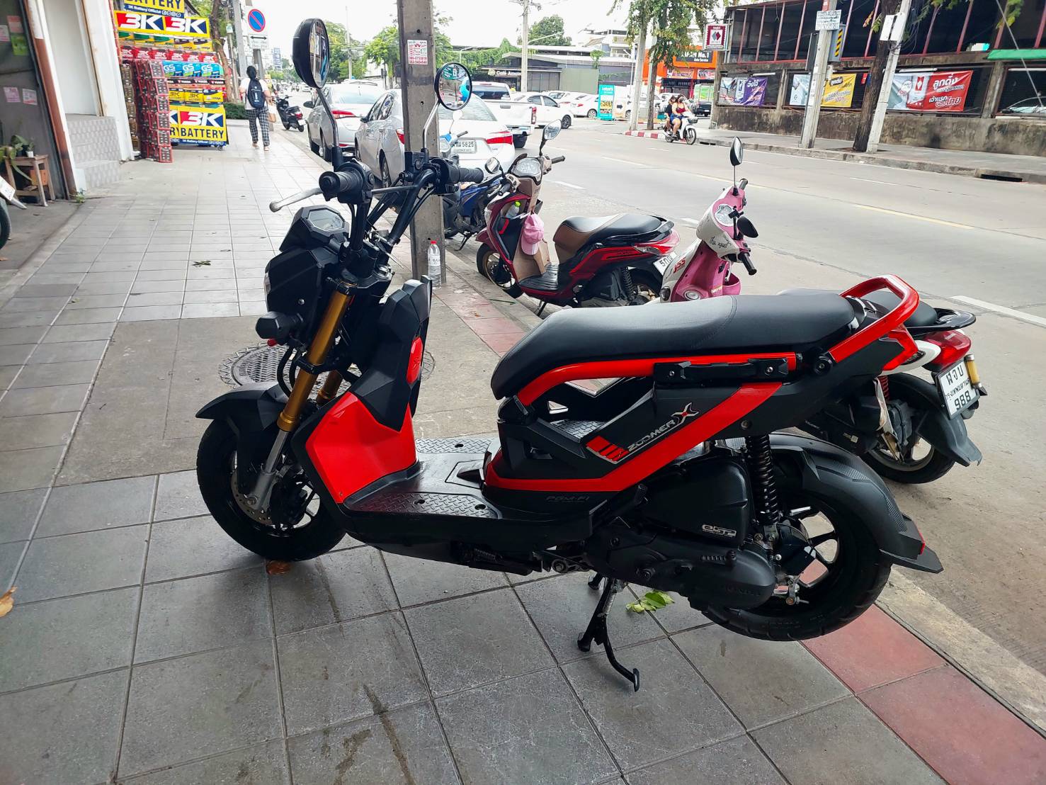 (ปิดการขาย) zoomer x สีดำแดง จดปี 2560 ไมล์ดิจิตอล เบลคคอมบาย มีระบบไอดีลิ่งสต็อป เฃ