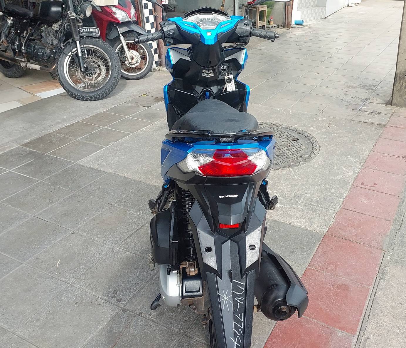 (ปิดการขายครับ) click 125 i 2017 สีน้ำเงิน รุ่นไฟหน้า led ฟรีโอนครับ