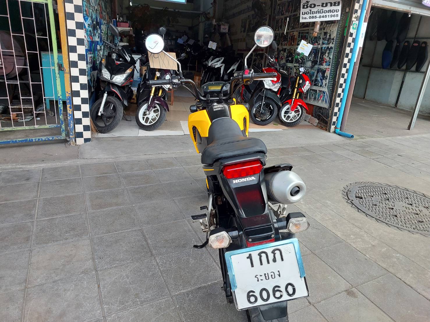 (ปิดการขาย) พร้อมส่งให้เรียบร้อยครับ msx 125 ตัวเก่า ปี60 สภาพดี สีสวย เครื่องโครตดี ไมล์น้อย 2หมื่นโล