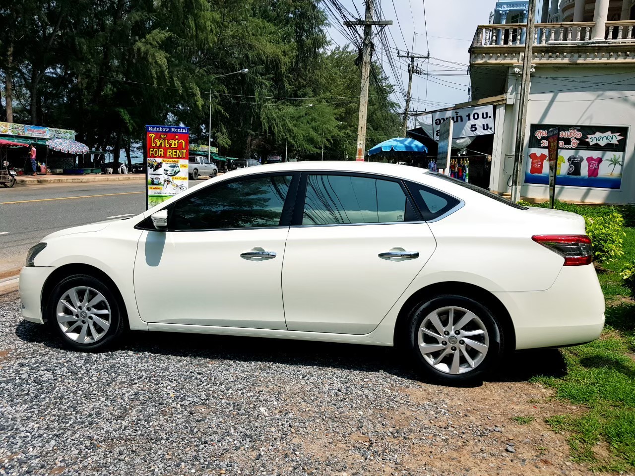 Nissan Sylphy ตัวท๊อบ 1600cc เกียร์ออโต้ ให้เช่า ราคา 1300 บาท/ วัน ที่...หาดแม่รำพึง ระยอง