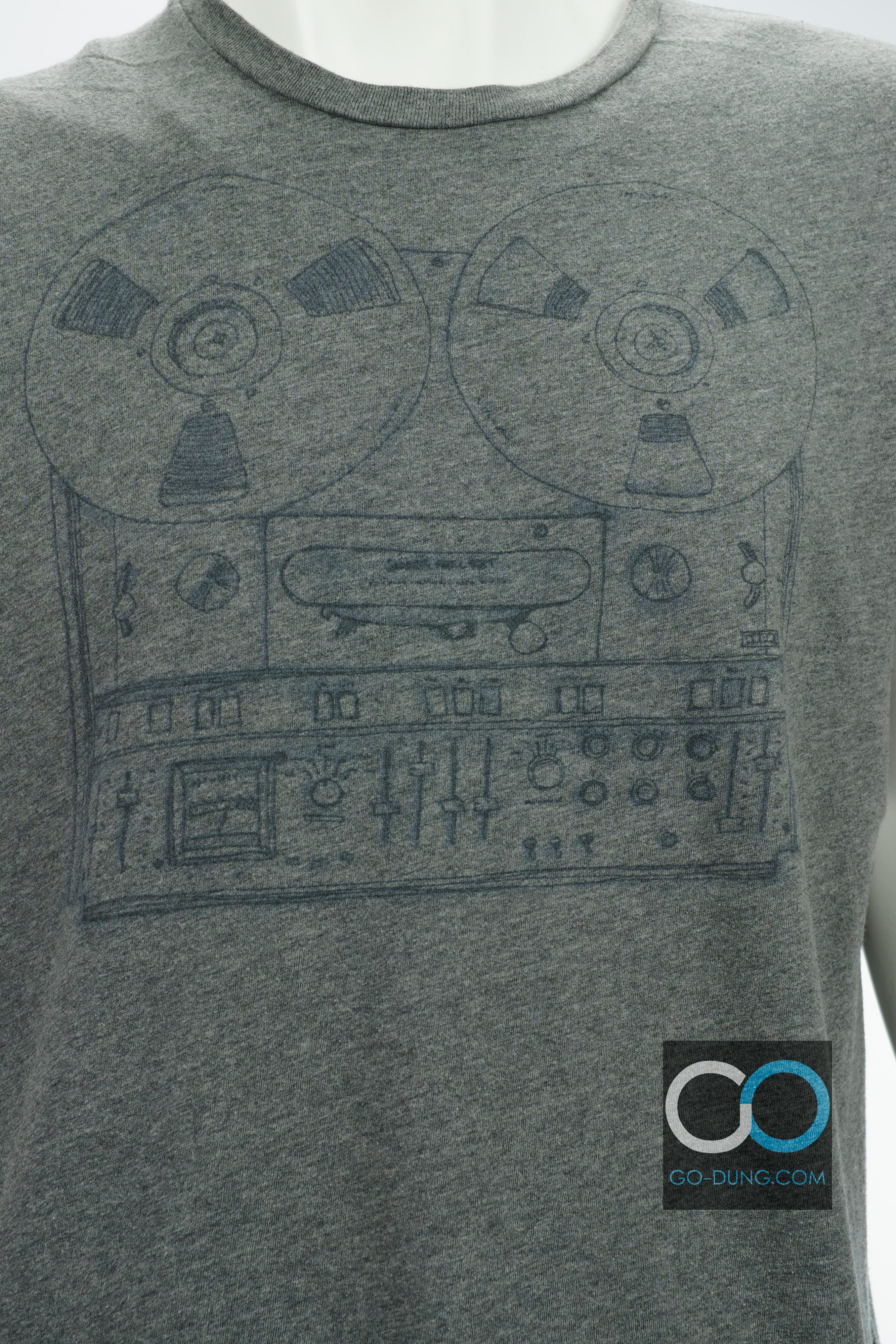 เสื้อยืดมือสองแบรนด์เนม OLD NAVY รูปเครื่องเล่นเทปรุ่นเก่า ผ้า 100 คอตตอน