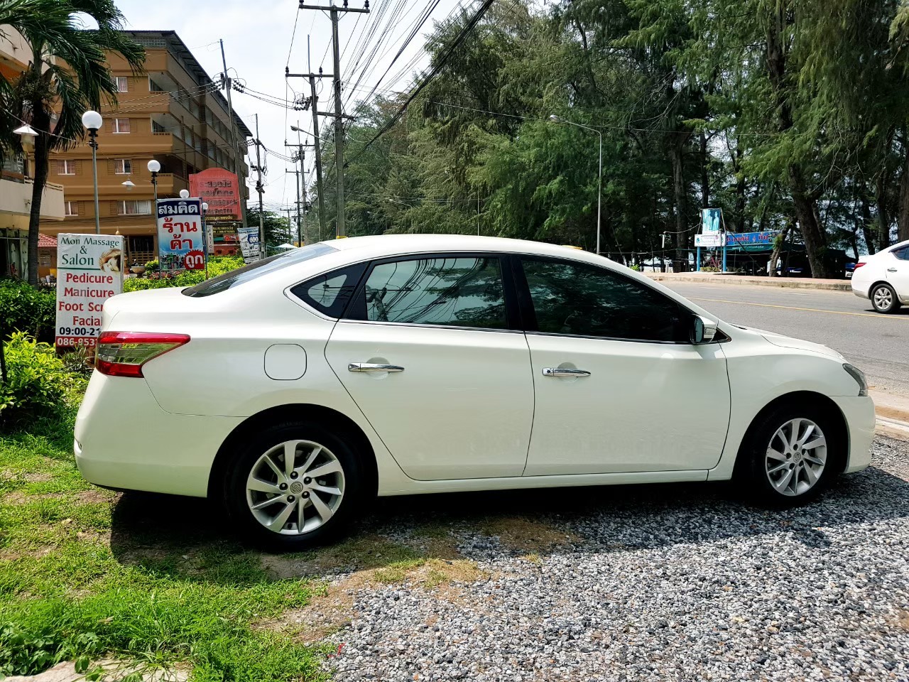 Nissan Sylphy ตัวท๊อบ 1600cc เกียร์ออโต้ ให้เช่า ราคา 1300 บาท/ วัน ที่...หาดแม่รำพึง ระยอง