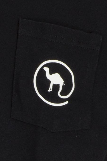 เสื้อยืดมือสอง CAMEL : AMERICAN BORN มีกระเป๋า ผ้า 100 คอตตอน สภาพดีมาก