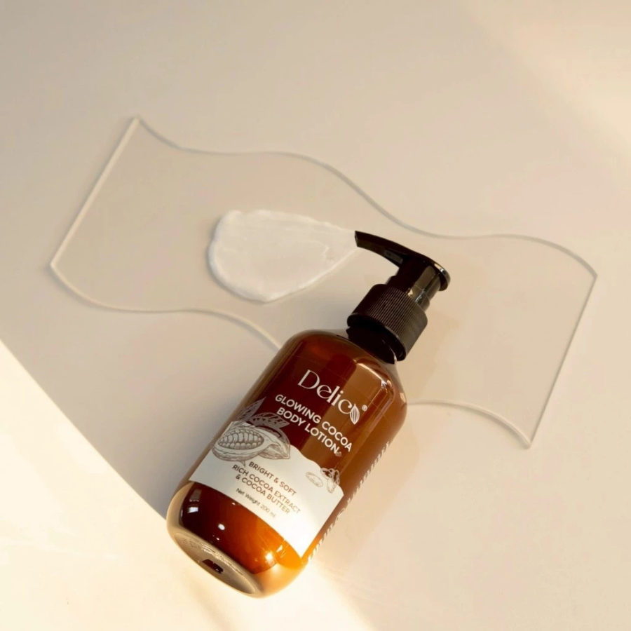 Delico Glowing Cocoa Body Lotion ขนาด 200 ml. โลชั่น โกโก้ บัตเตอร์ ไม่เหนียว ซึมไว อ่อนโยน ปราศจากพาราเบน เดลิโก้
