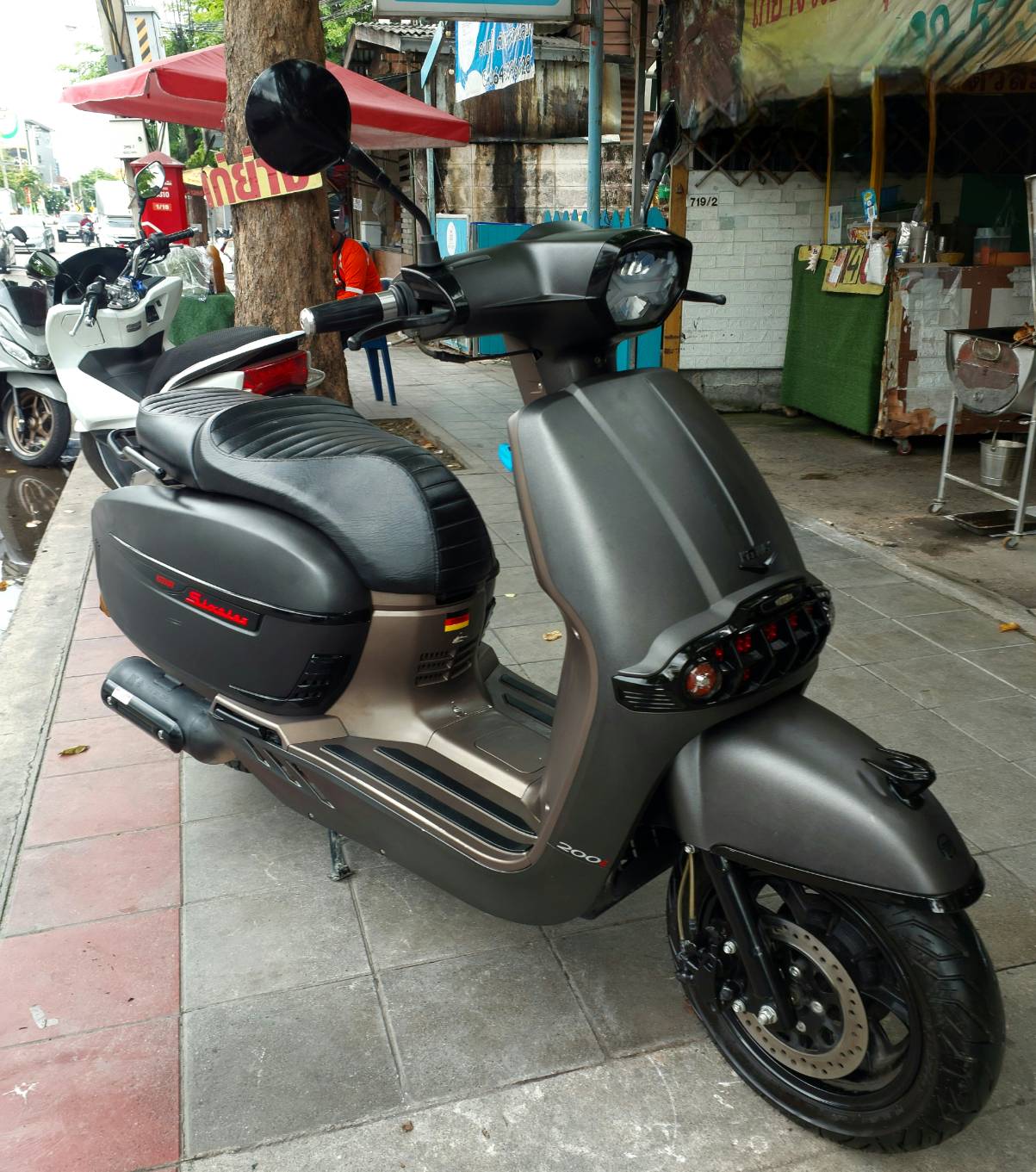 (ปิดการขาย) KEEWAY victoria 200 สีดำ 2023 รถคลาสสิคย้อนยุค 60 ร่ามสมัยด้วยระบบไฟ LED รอบคัน