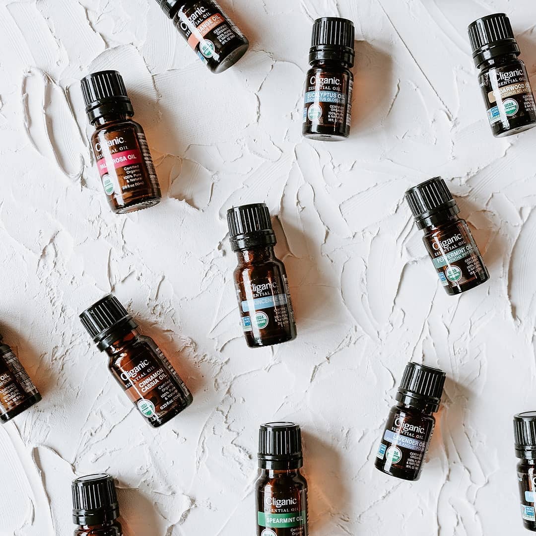 Cliganic Essential Oils น้ำมันหอมระเหย ออร์แกนิก Organic Aromatherapy ขนาด 10 ml ช่วยคลายความเครียด ผ่อนคลาย กลิ่นหอม