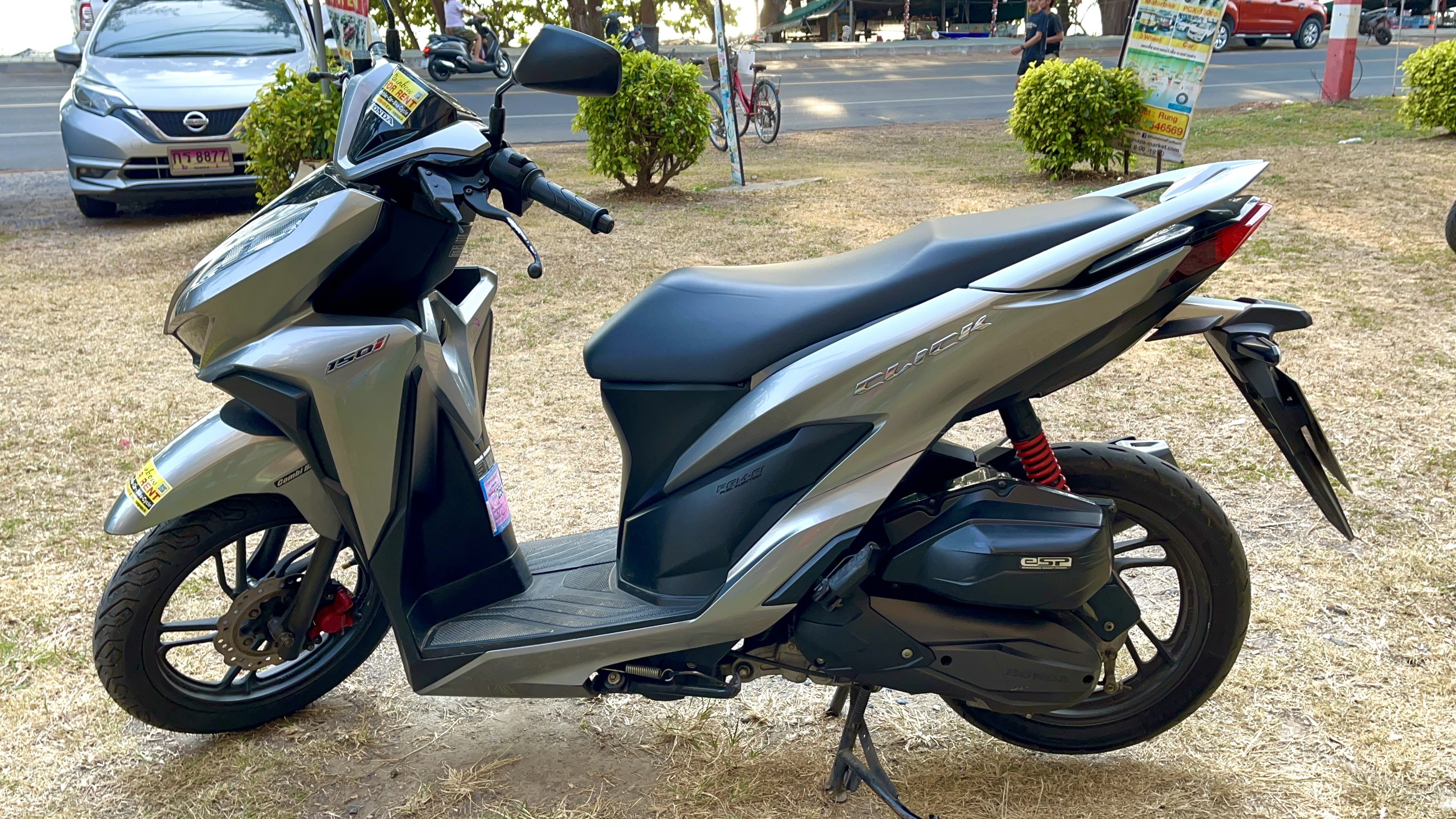 Honda Click 150cc ให้เช่า วันละ 250 บาท รถอยู่หาดแม่รำพึง ระยอง Motorcycle for rent at Mae Rumphueng Beach Rayong 250 Baht per Day