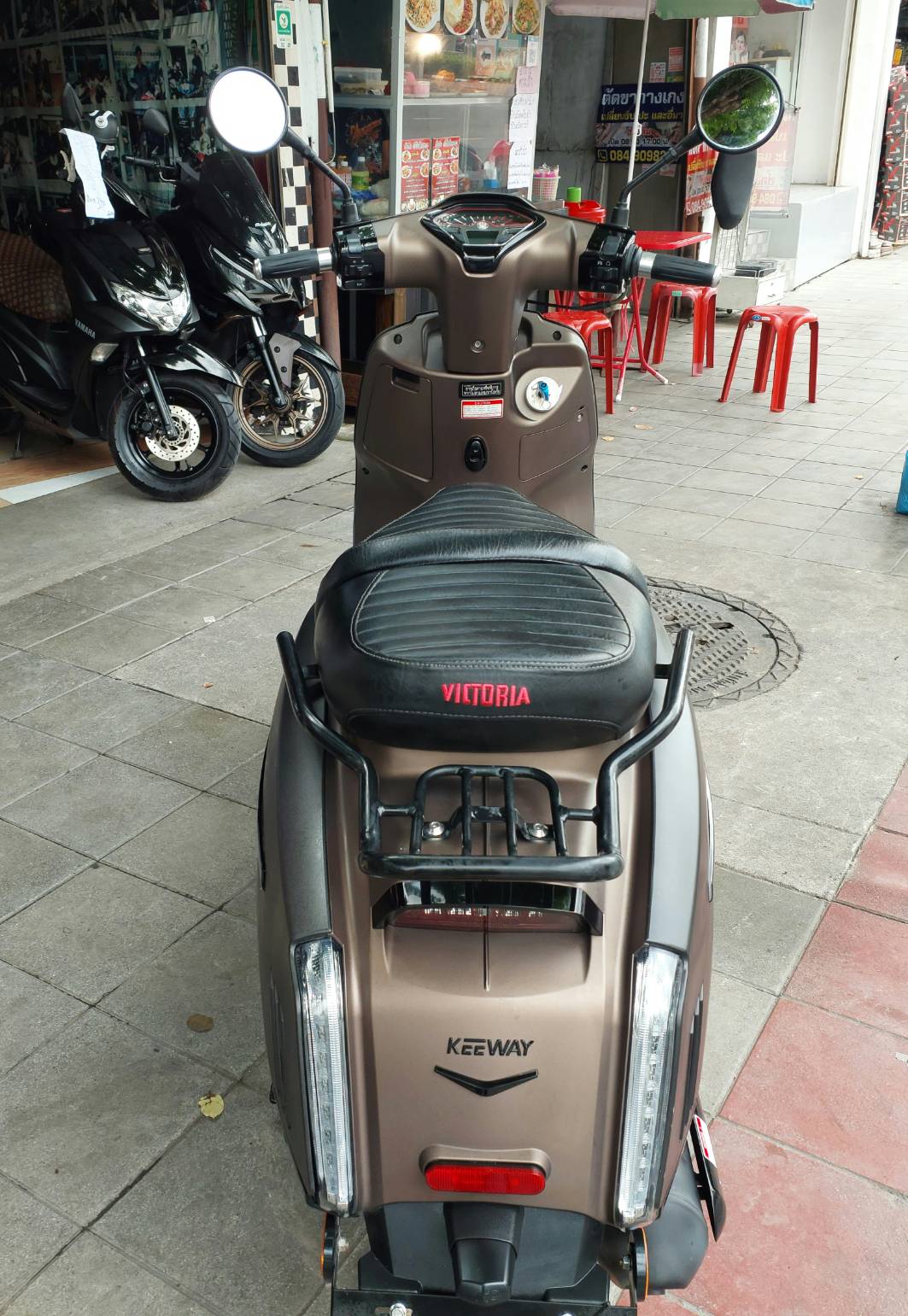 (ปิดการขาย) KEEWAY victoria 200 สีดำ 2023 รถคลาสสิคย้อนยุค 60 ร่ามสมัยด้วยระบบไฟ LED รอบคัน