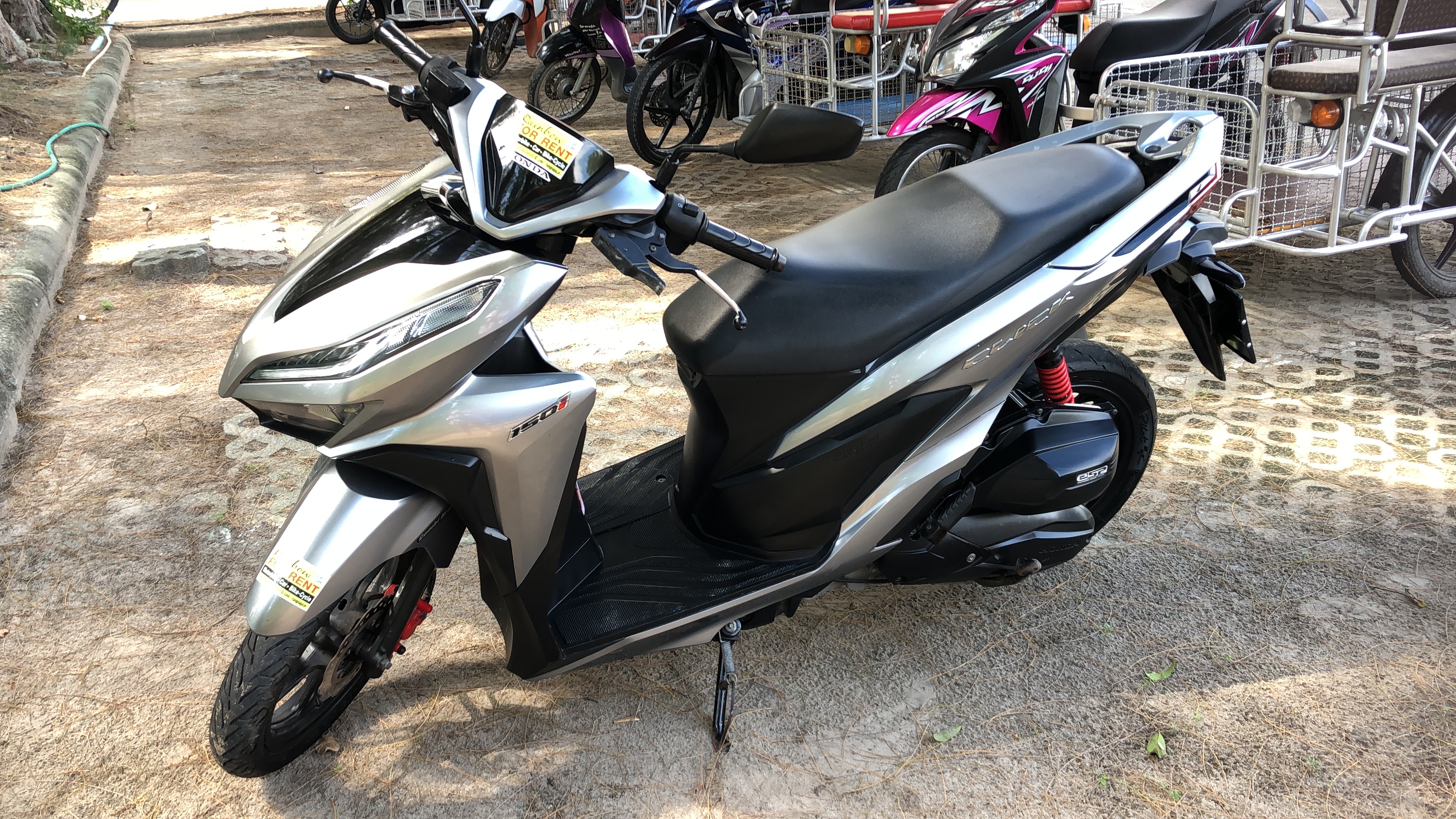 Honda Click 150cc ให้เช่า วันละ 250 บาท รถอยู่หาดแม่รำพึง ระยอง Motorcycle for rent at Mae Rumphueng Beach Rayong 250 Baht per Day