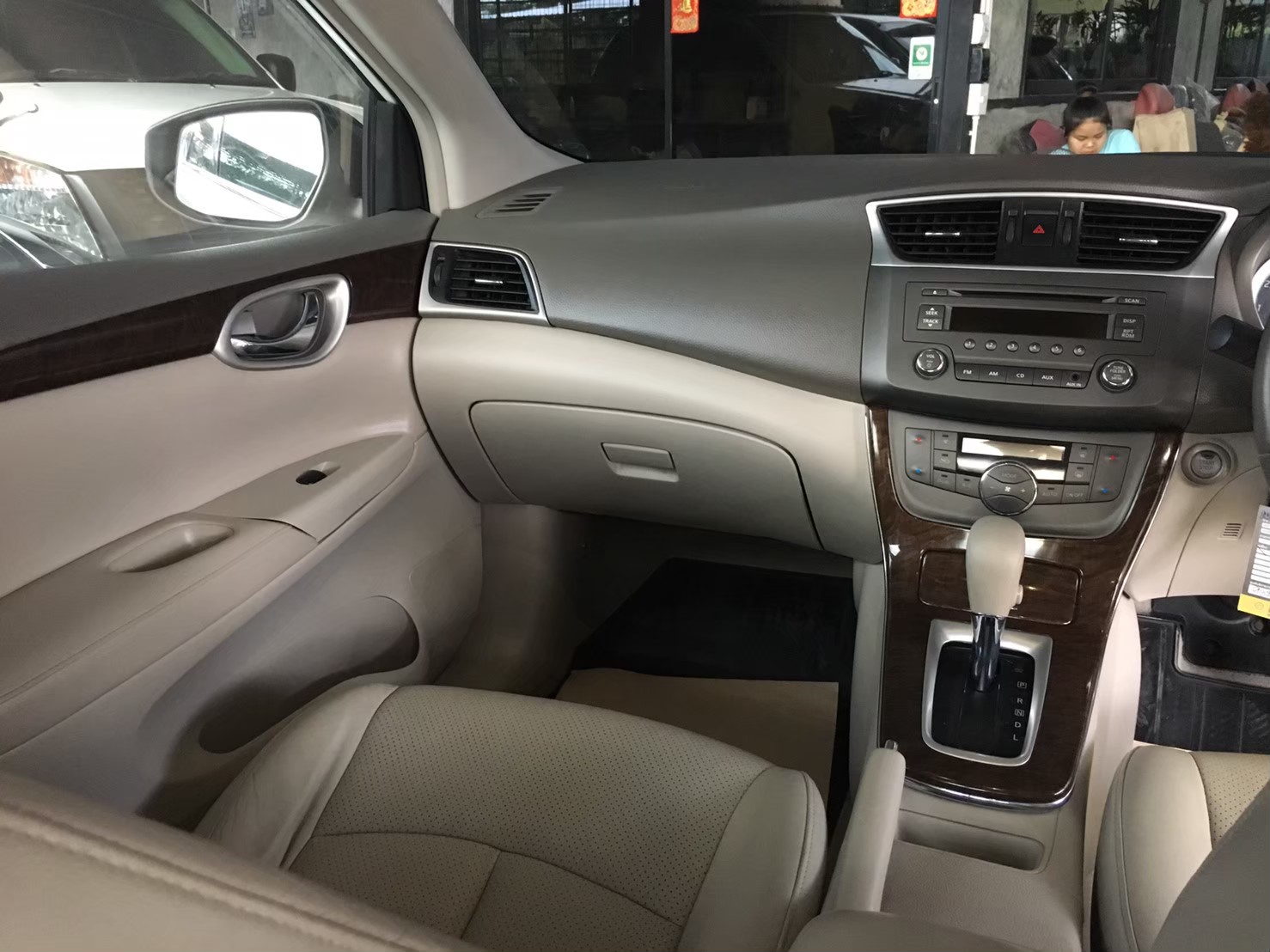 Nissan Sylphy ตัวท๊อบ 1600cc เกียร์ออโต้ ให้เช่า ราคา 1300 บาท/ วัน ที่...หาดแม่รำพึง ระยอง