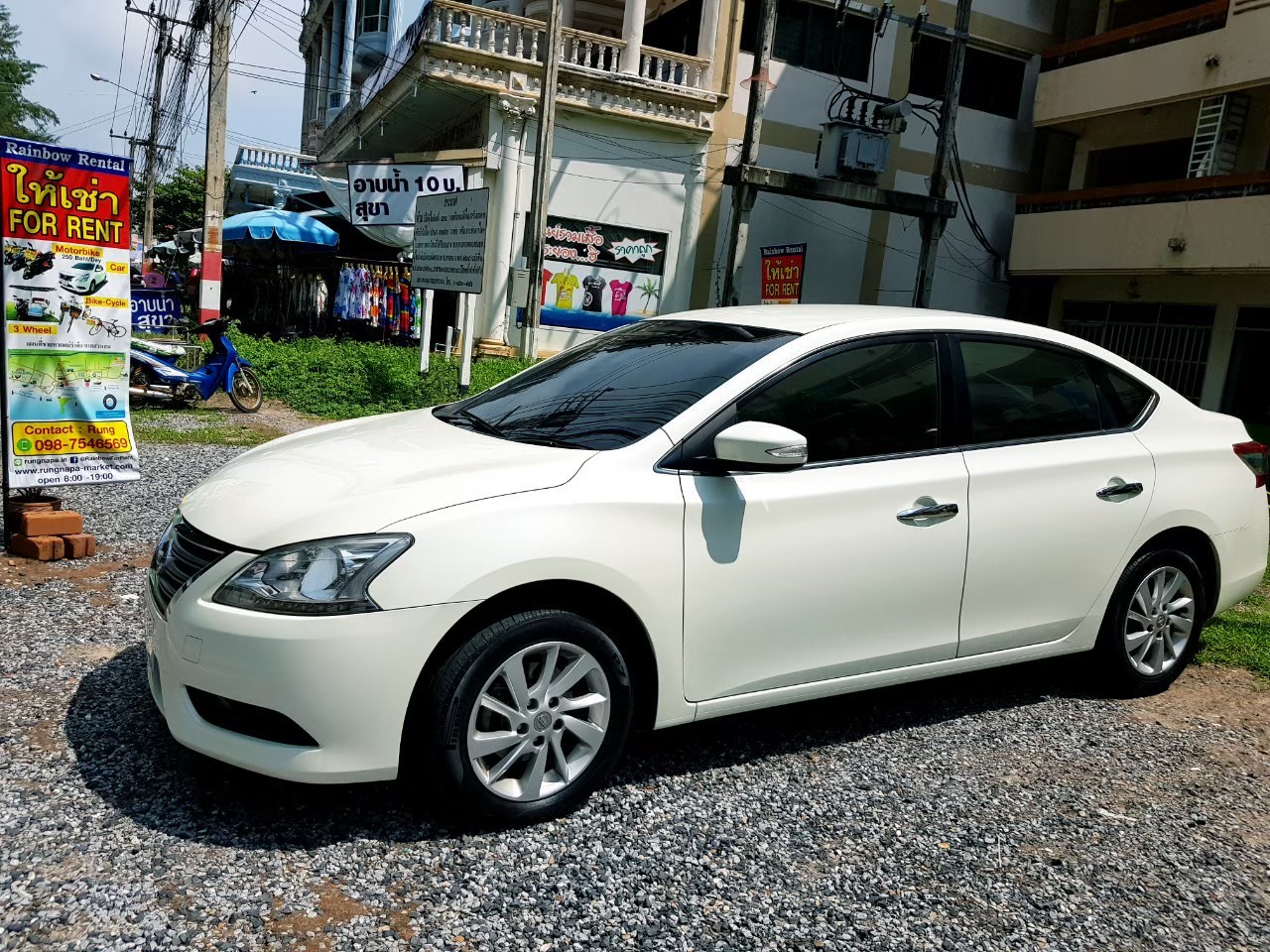 Nissan Sylphy ตัวท๊อบ 1600cc เกียร์ออโต้ ให้เช่า ราคา 1300 บาท/ วัน ที่...หาดแม่รำพึง ระยอง