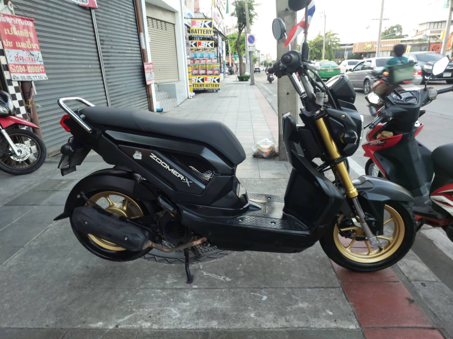 (ปิดการขาย) zoomer x สีดำ ไมล์แดง 2014