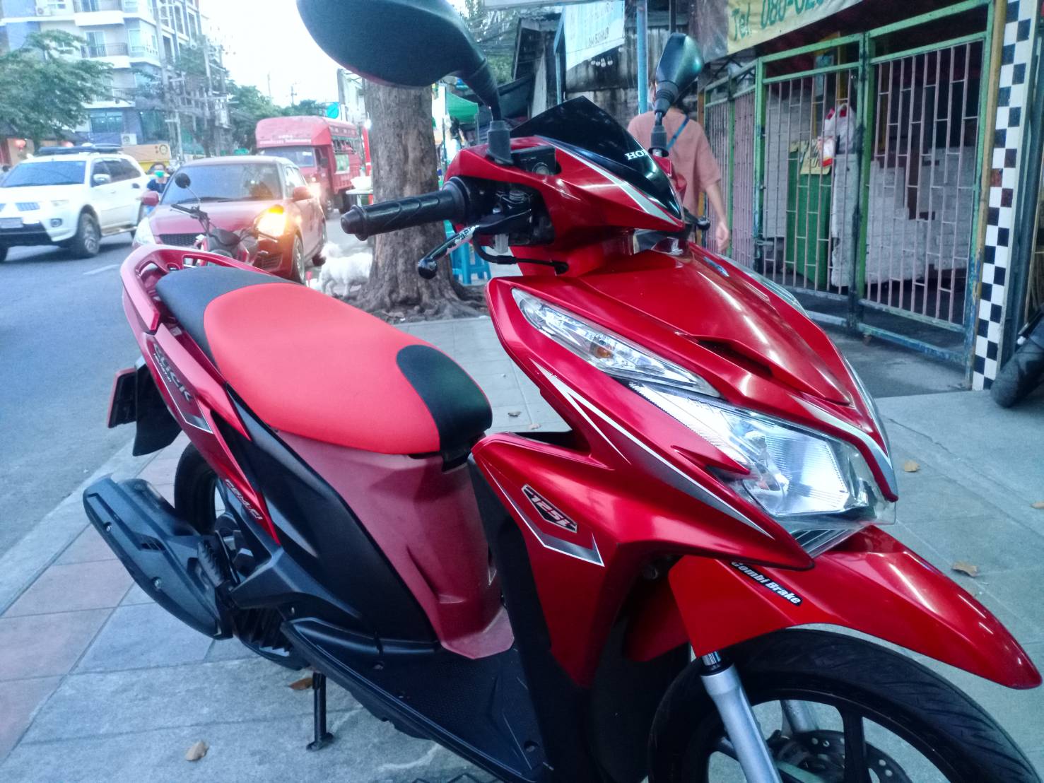 ปิดการขายรถสวยขอบคุณลูกค้าที่มาอุดหนุนครับผม คลิก 125 i สีแดงดำ ตัวท็อปล้อแม็ก เบรคอมบายมี idling stop